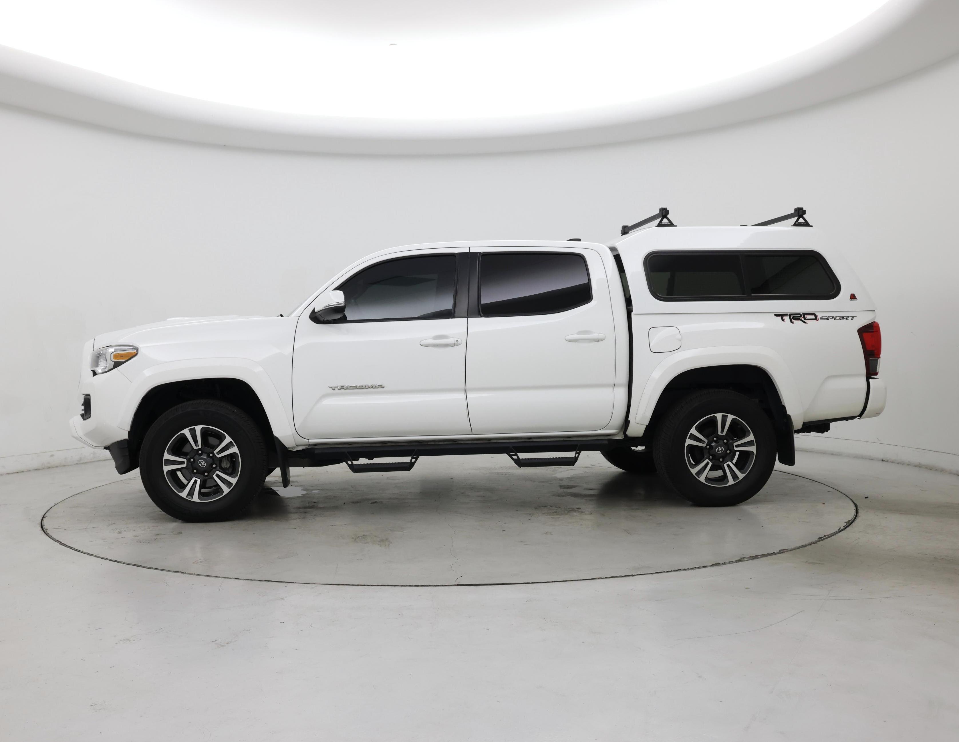 Thumbnail: 2019 Toyota Tacoma - 3