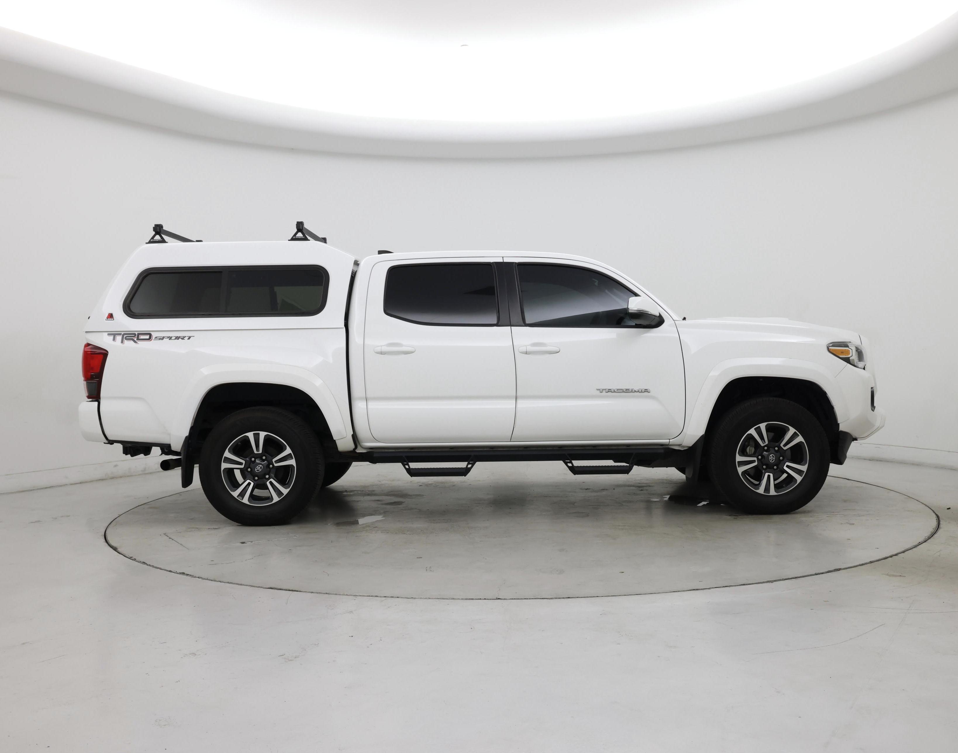 Thumbnail: 2019 Toyota Tacoma - 7