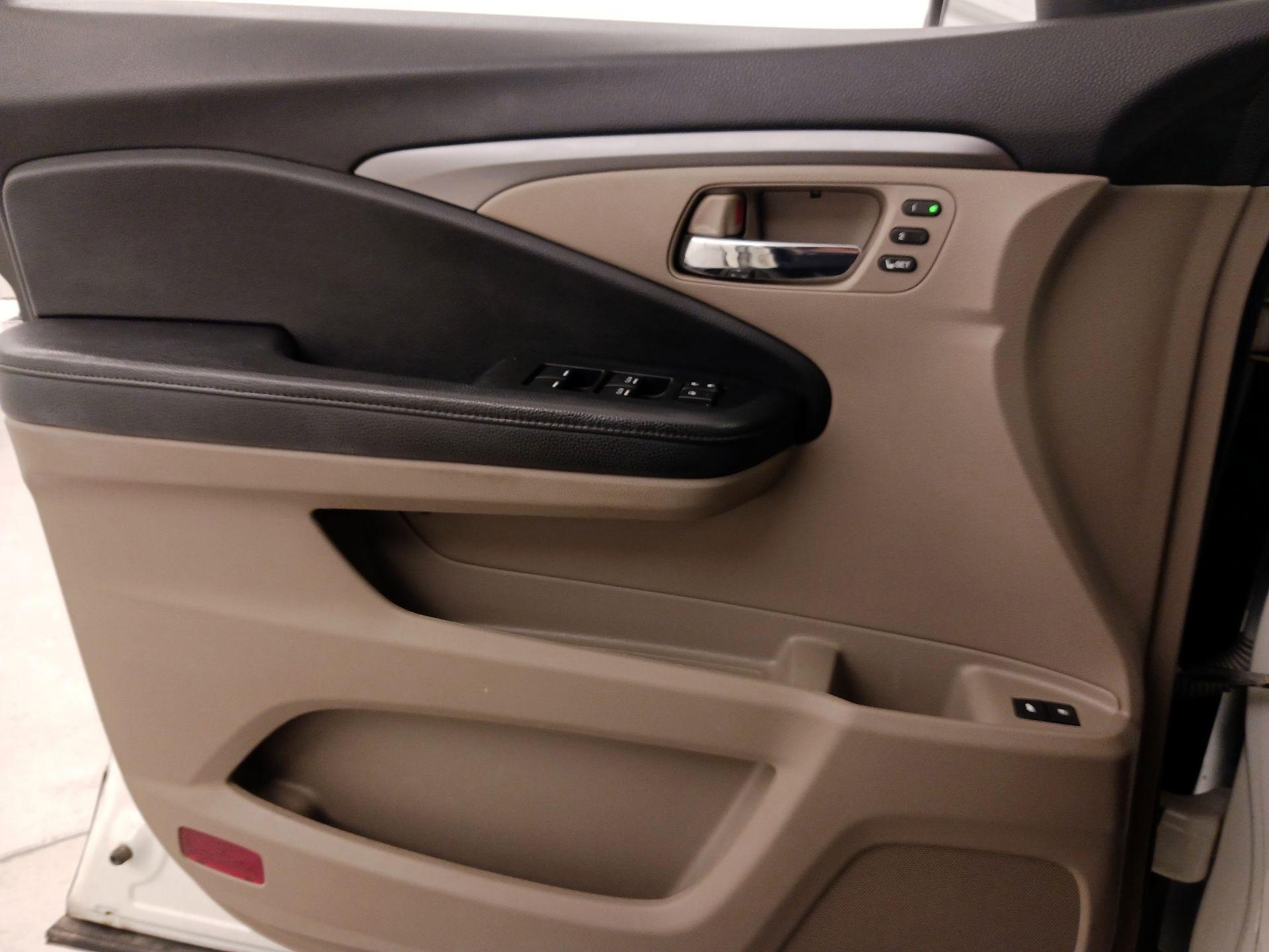 Thumbnail: 2019 Honda Pilot - 12