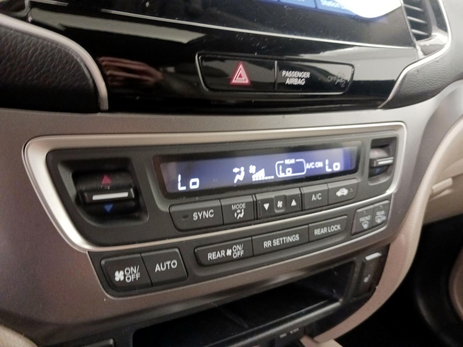 Thumbnail: 2019 Honda Pilot - 16