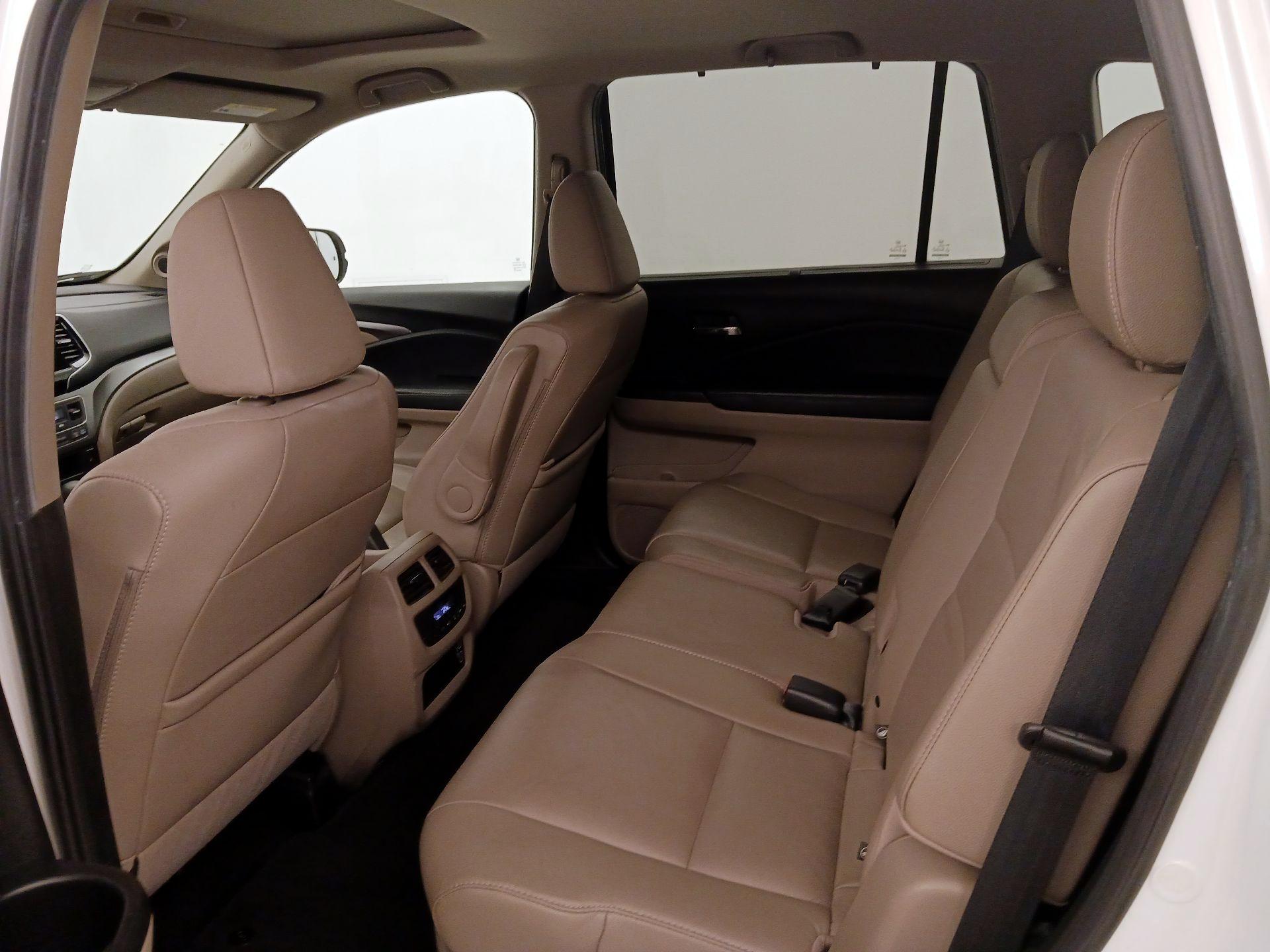 Thumbnail: 2019 Honda Pilot - 20