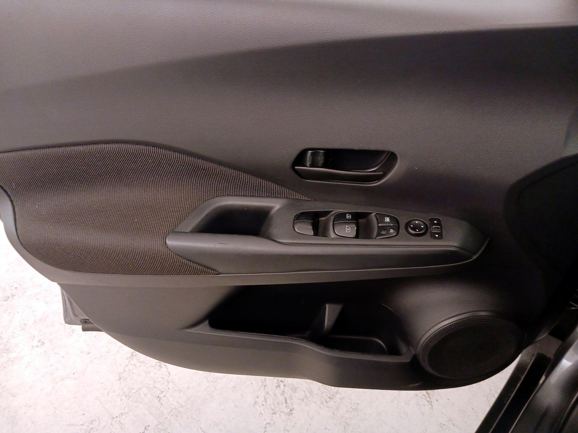Thumbnail: 2019 Nissan Kicks - 12