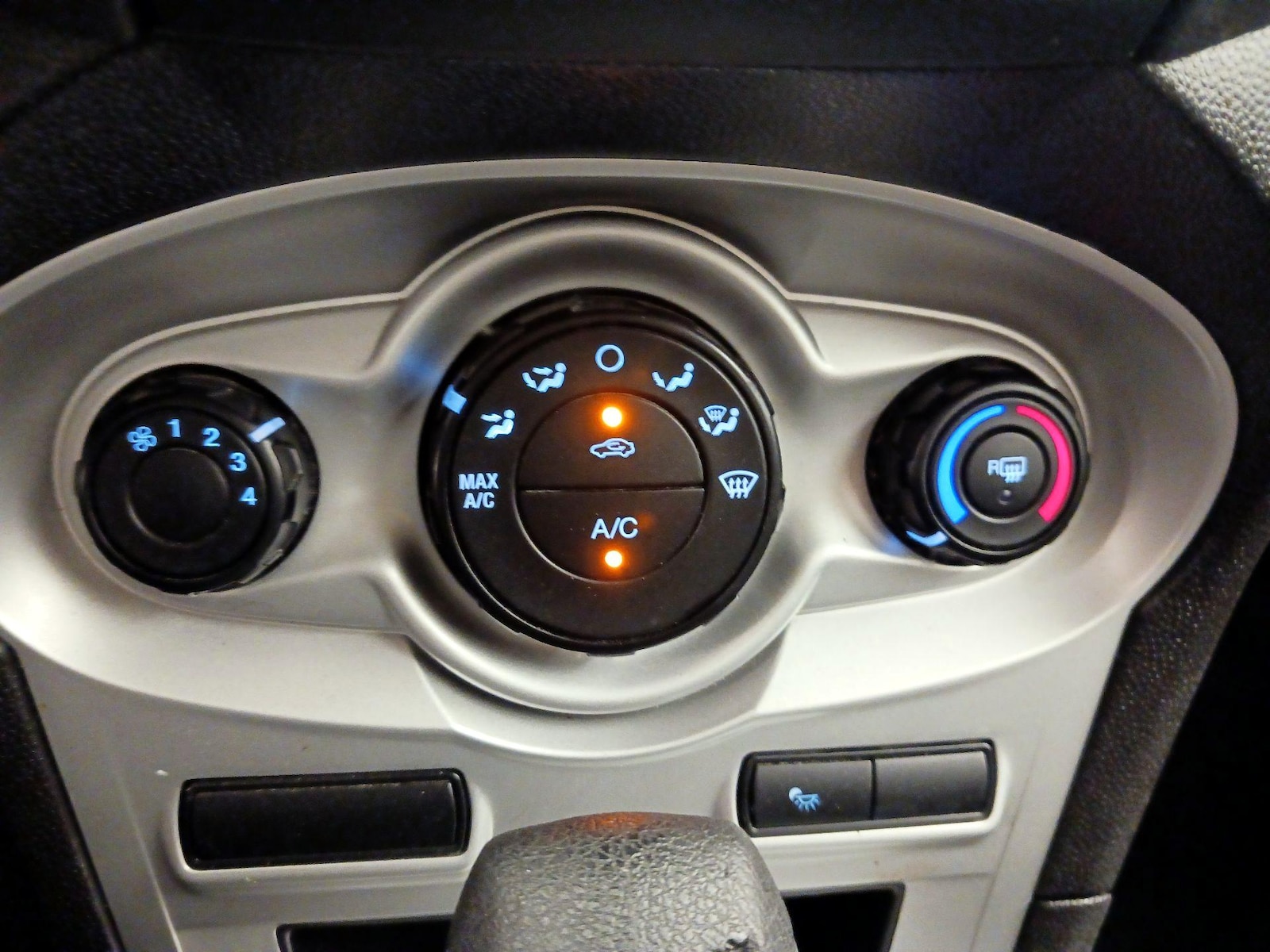 2014 Ford Fiesta SE - Photo 16