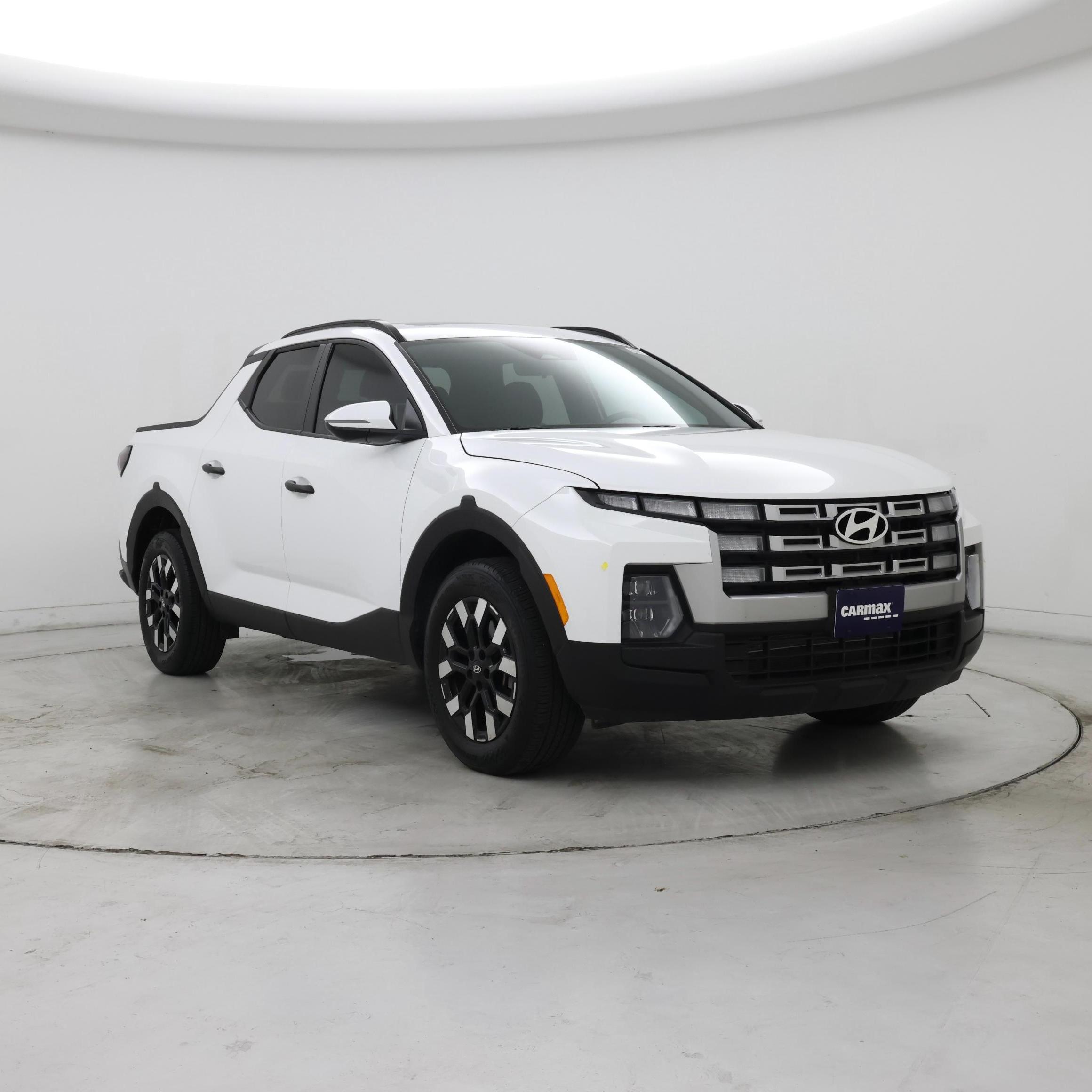 White 2025 Hyundai Santa Cruz Pickup Truck Front-Wheel Drive Automatic