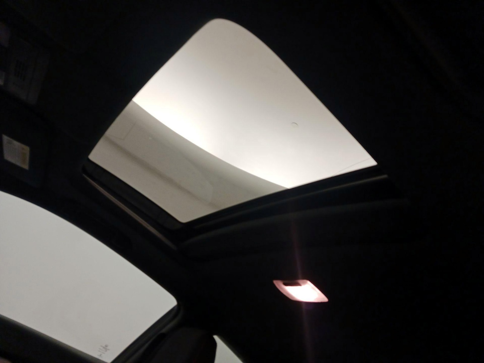 Sunroof(s) & Overhead Airbags