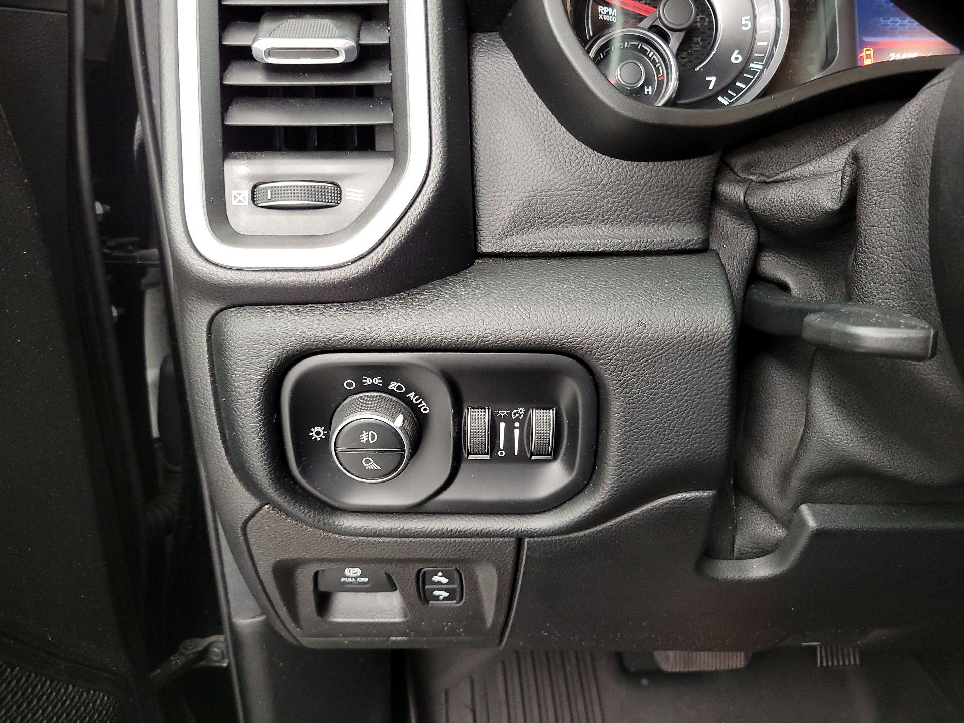 Thumbnail: 2019 RAM 1500 - 13