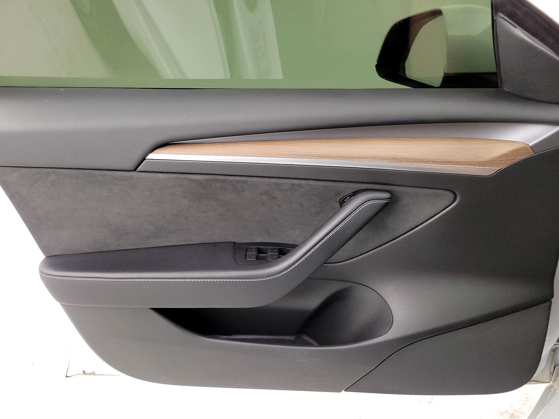 Thumbnail: 2022 Tesla Model 3 - 12