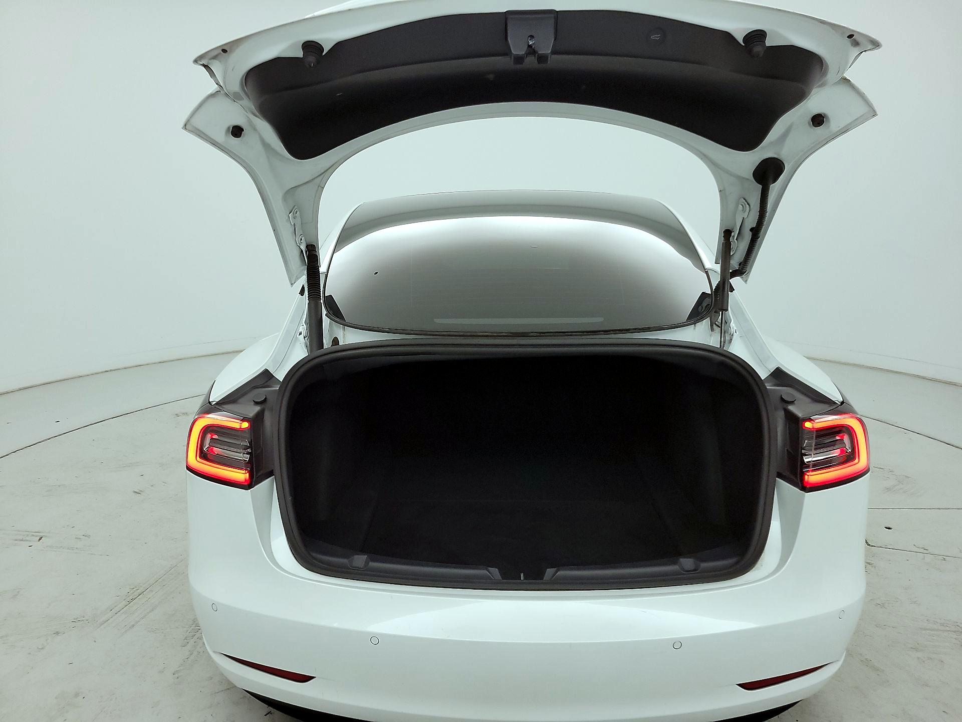 Thumbnail: 2022 Tesla Model 3 - 20