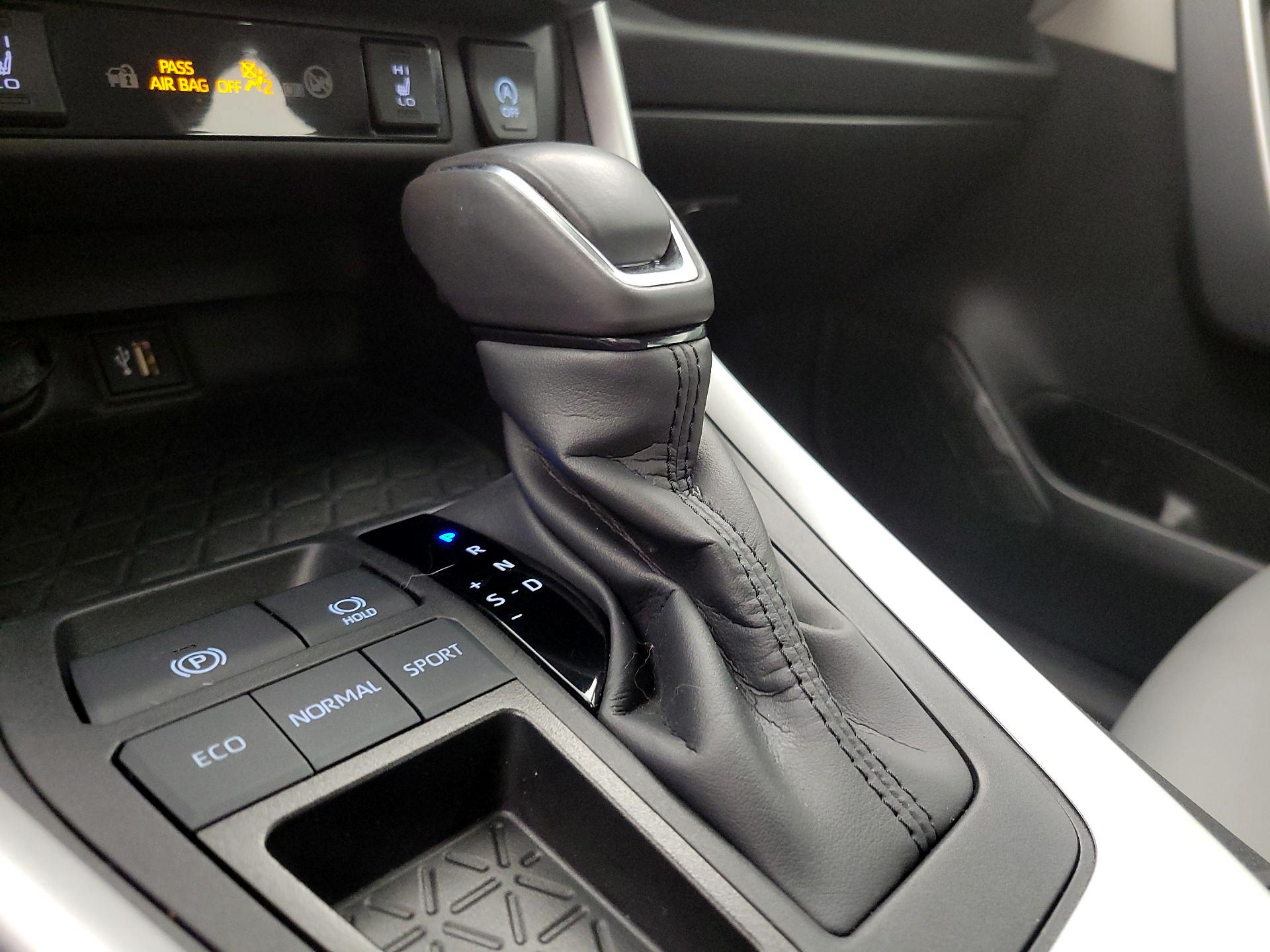 Thumbnail: 2024 Toyota RAV4 - 17