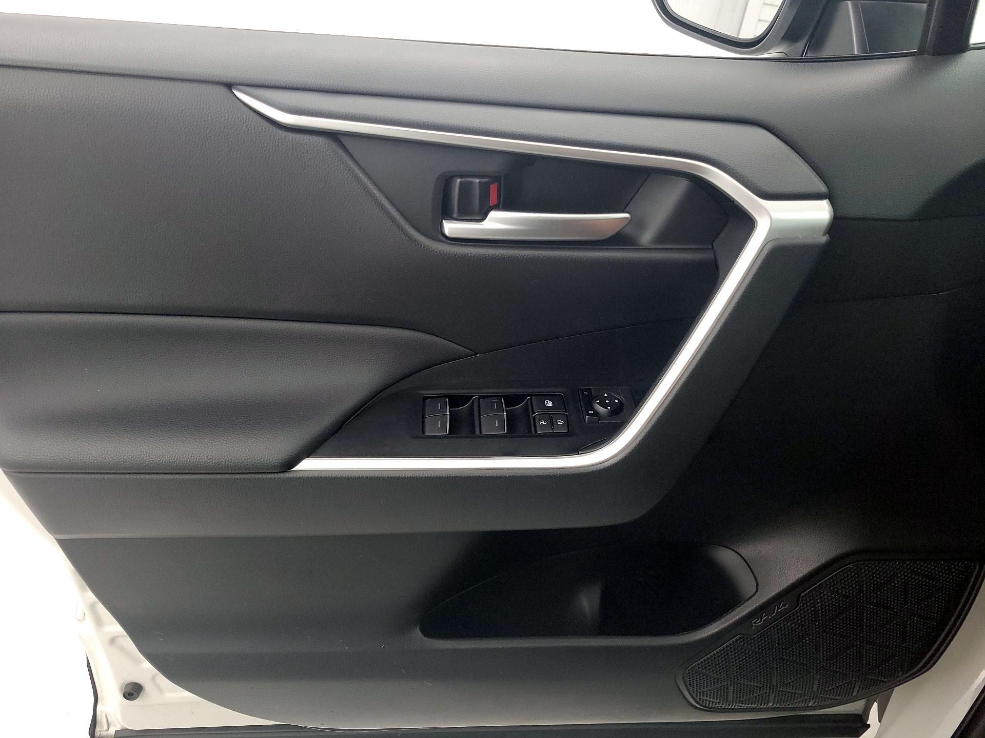 Thumbnail: 2025 Toyota RAV4 - 12