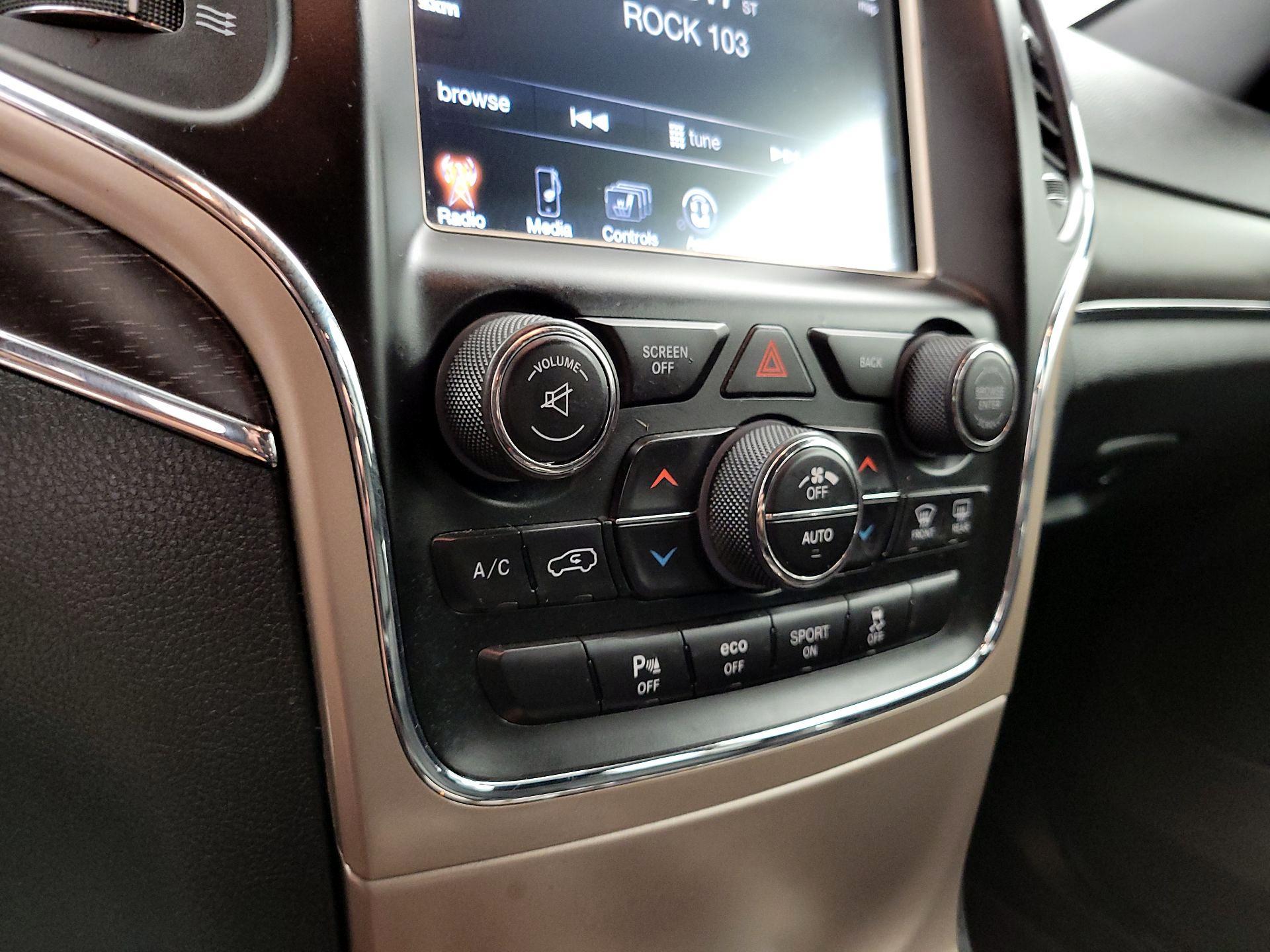 Thumbnail: 2016 Jeep Grand Cherokee - 17
