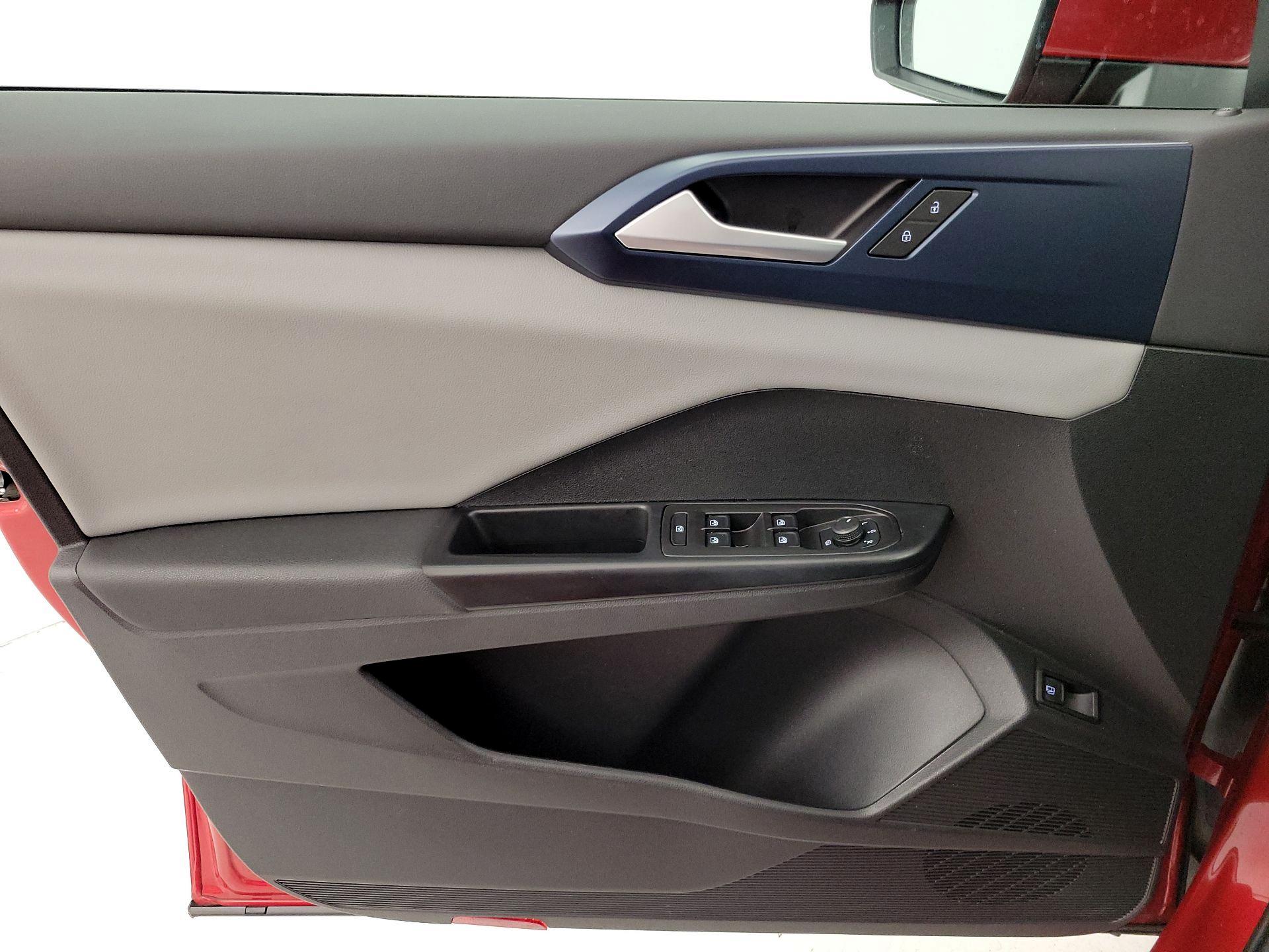 Thumbnail: 2022 Volkswagen Taos - 12