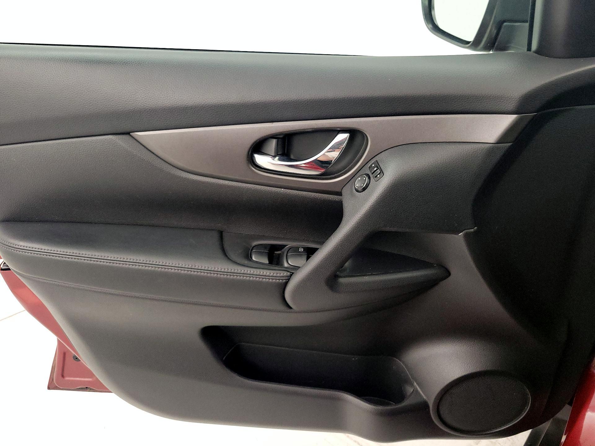 Thumbnail: 2015 Nissan Rogue - 12