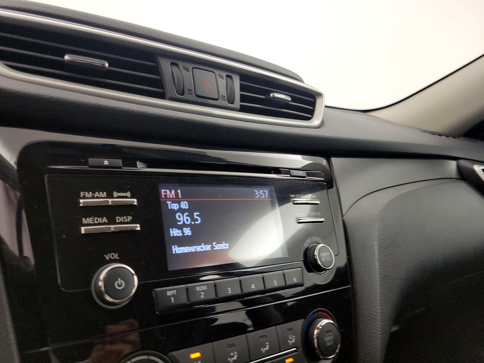 Thumbnail: 2015 Nissan Rogue - 15