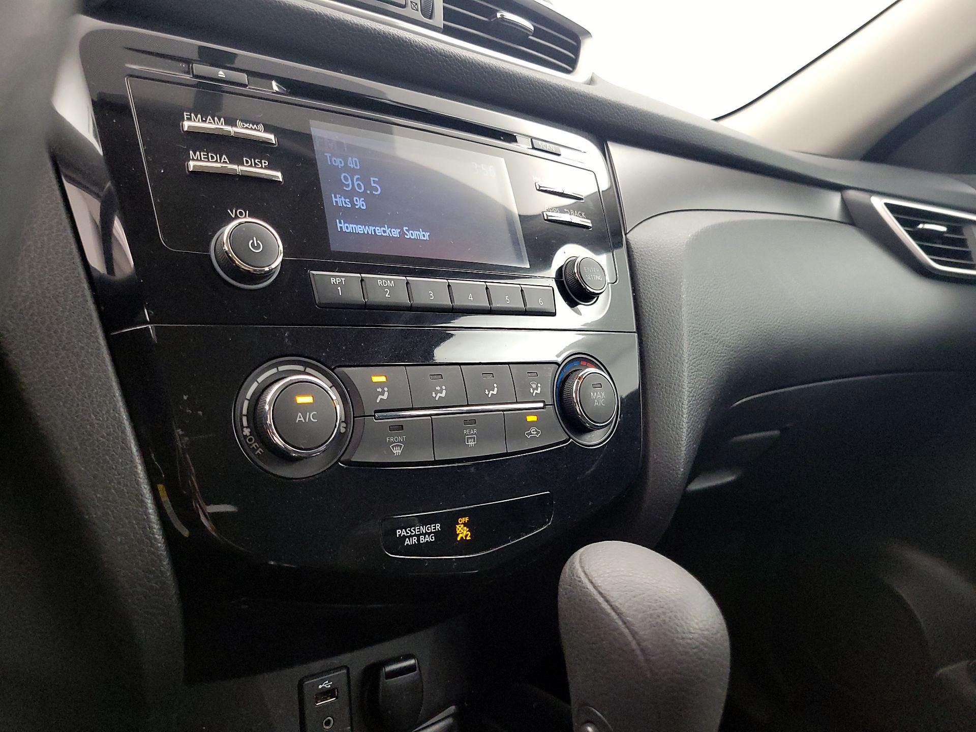 Thumbnail: 2015 Nissan Rogue - 16