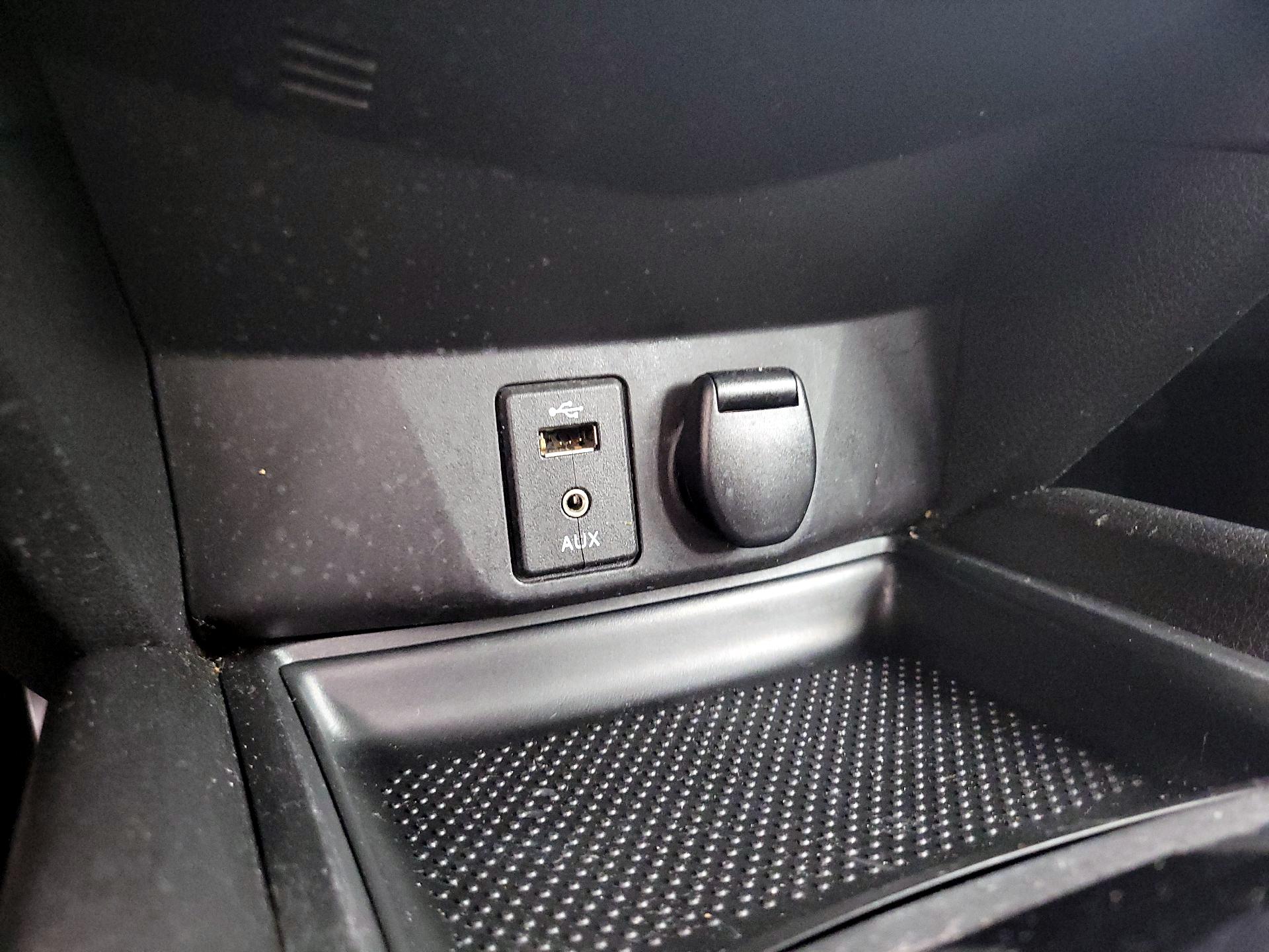 Thumbnail: 2015 Nissan Rogue - 18