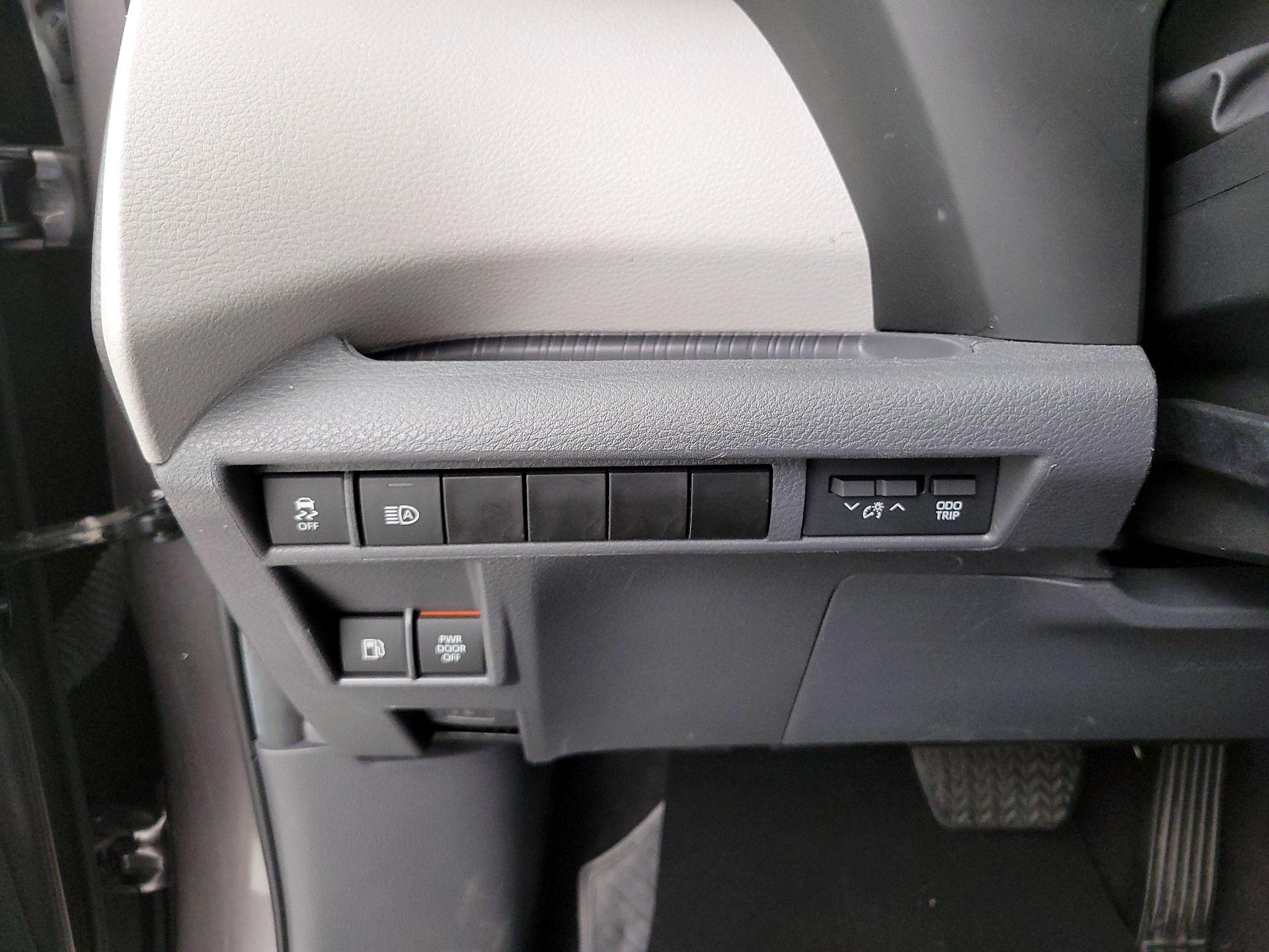 Thumbnail: 2023 Toyota Sienna - 13