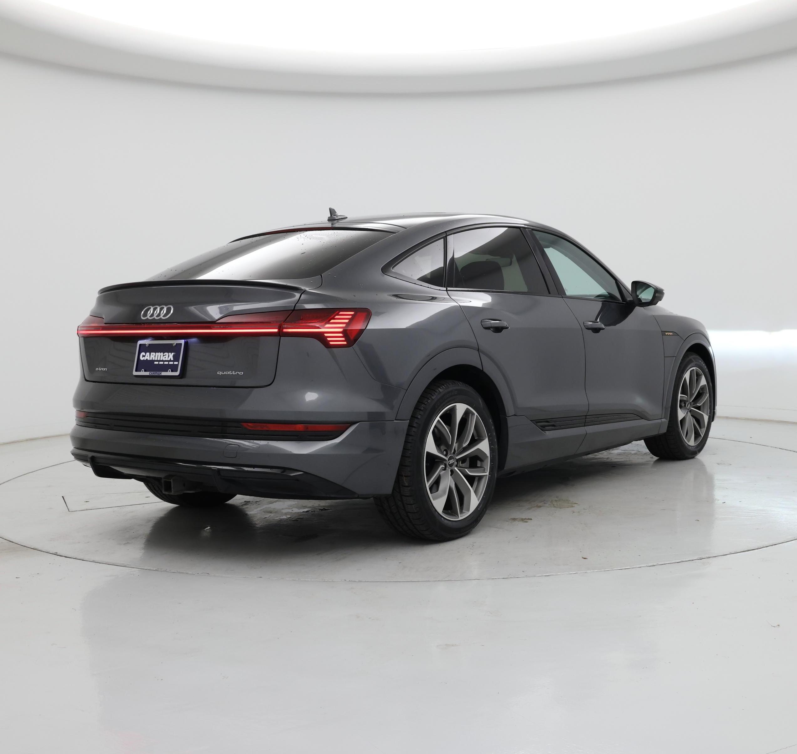 Thumbnail: 2021 Audi e-tron S - 8