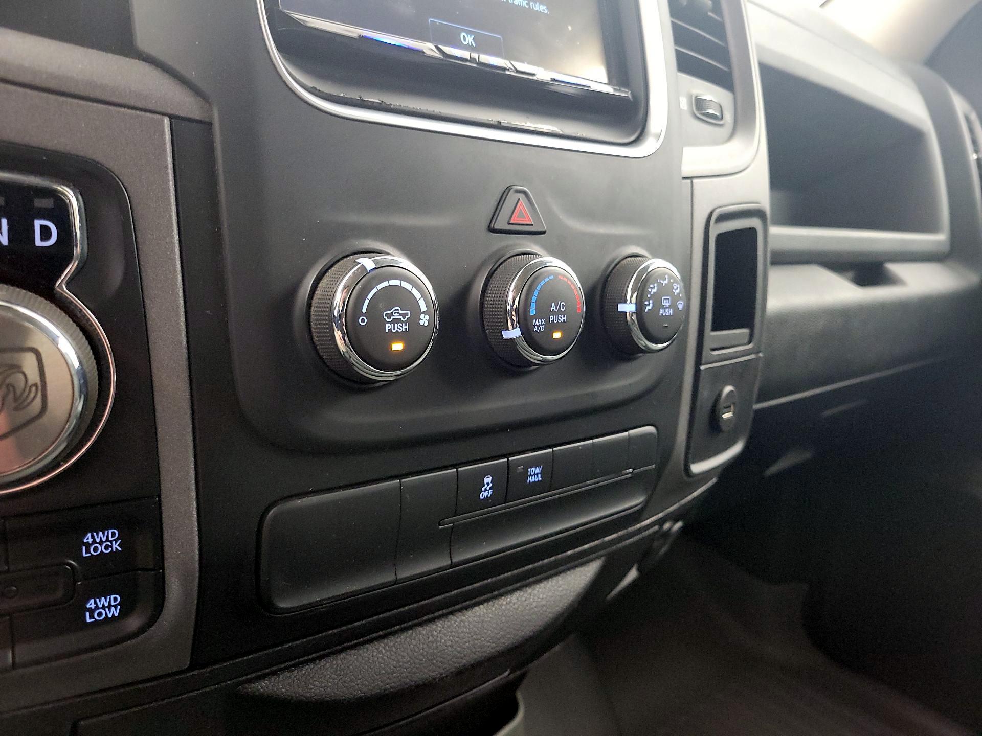 Thumbnail: 2019 RAM 1500 Classic - 15