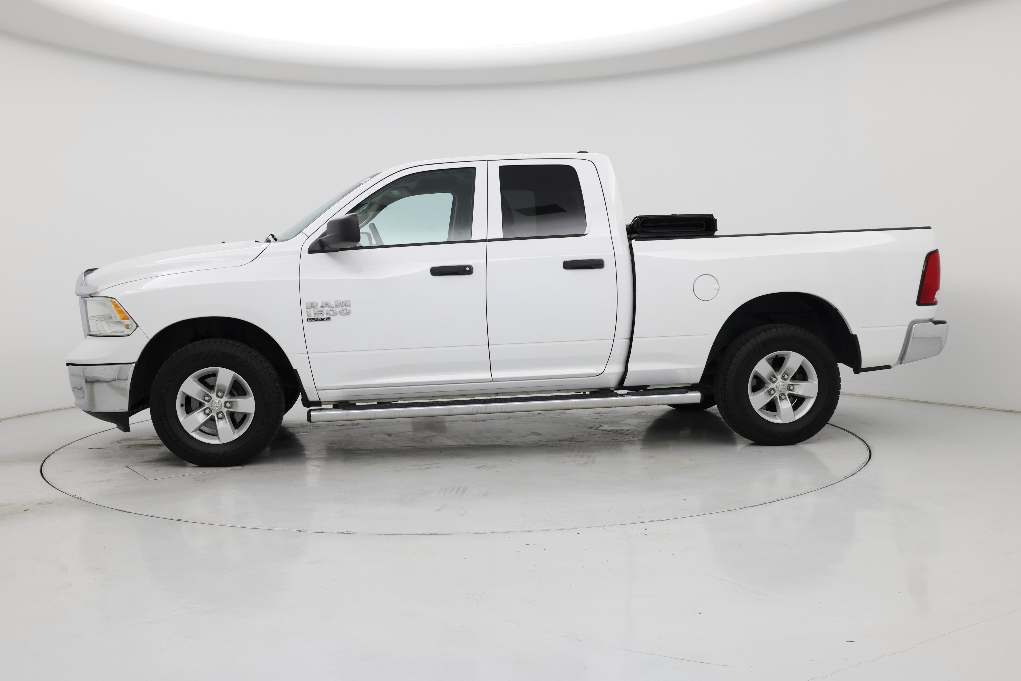 Thumbnail: 2019 RAM 1500 Classic - 3