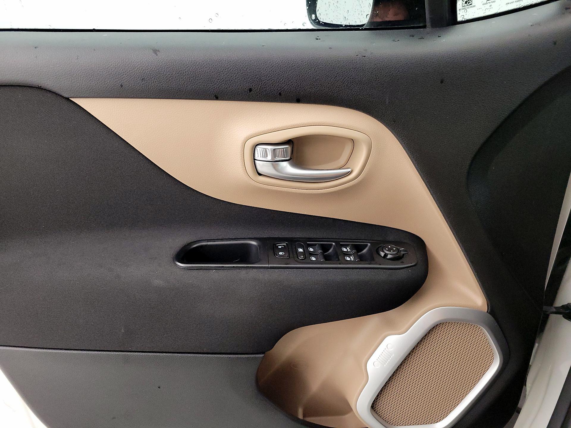 Thumbnail: 2016 Jeep Renegade - 12