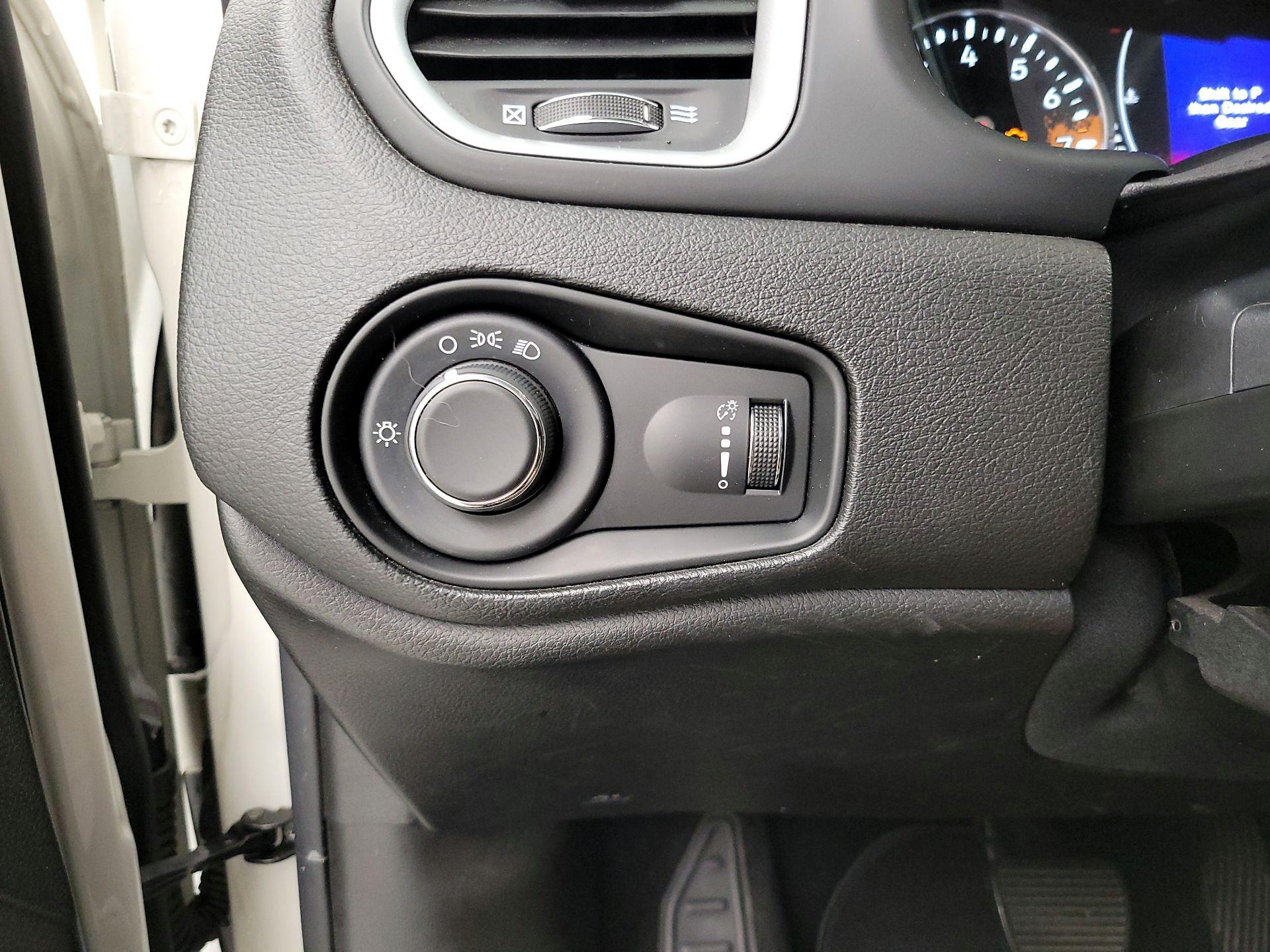 Thumbnail: 2016 Jeep Renegade - 13