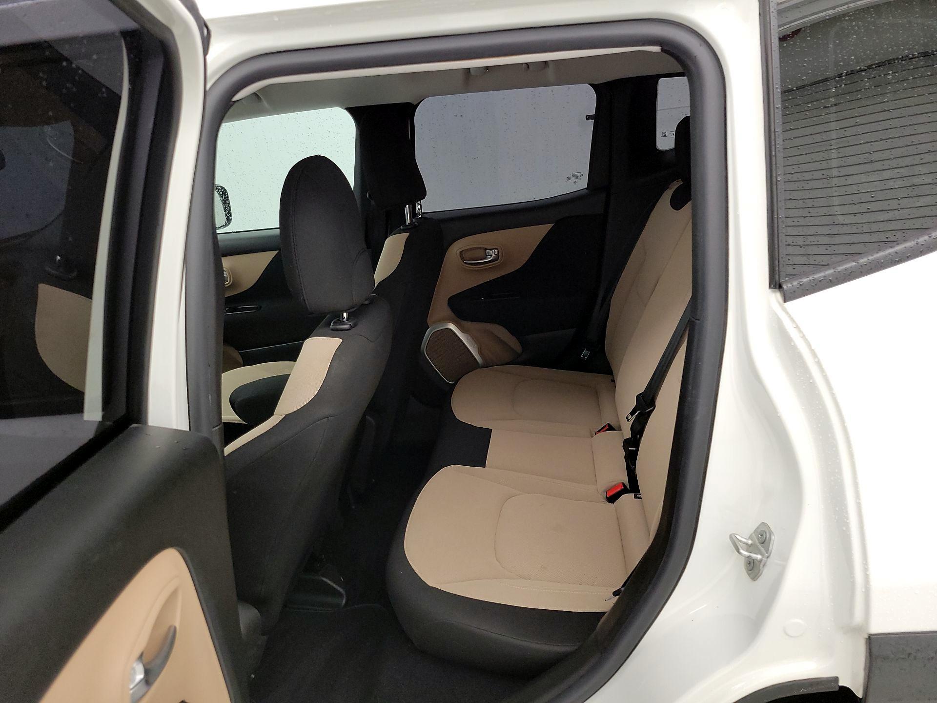 Thumbnail: 2016 Jeep Renegade - 19