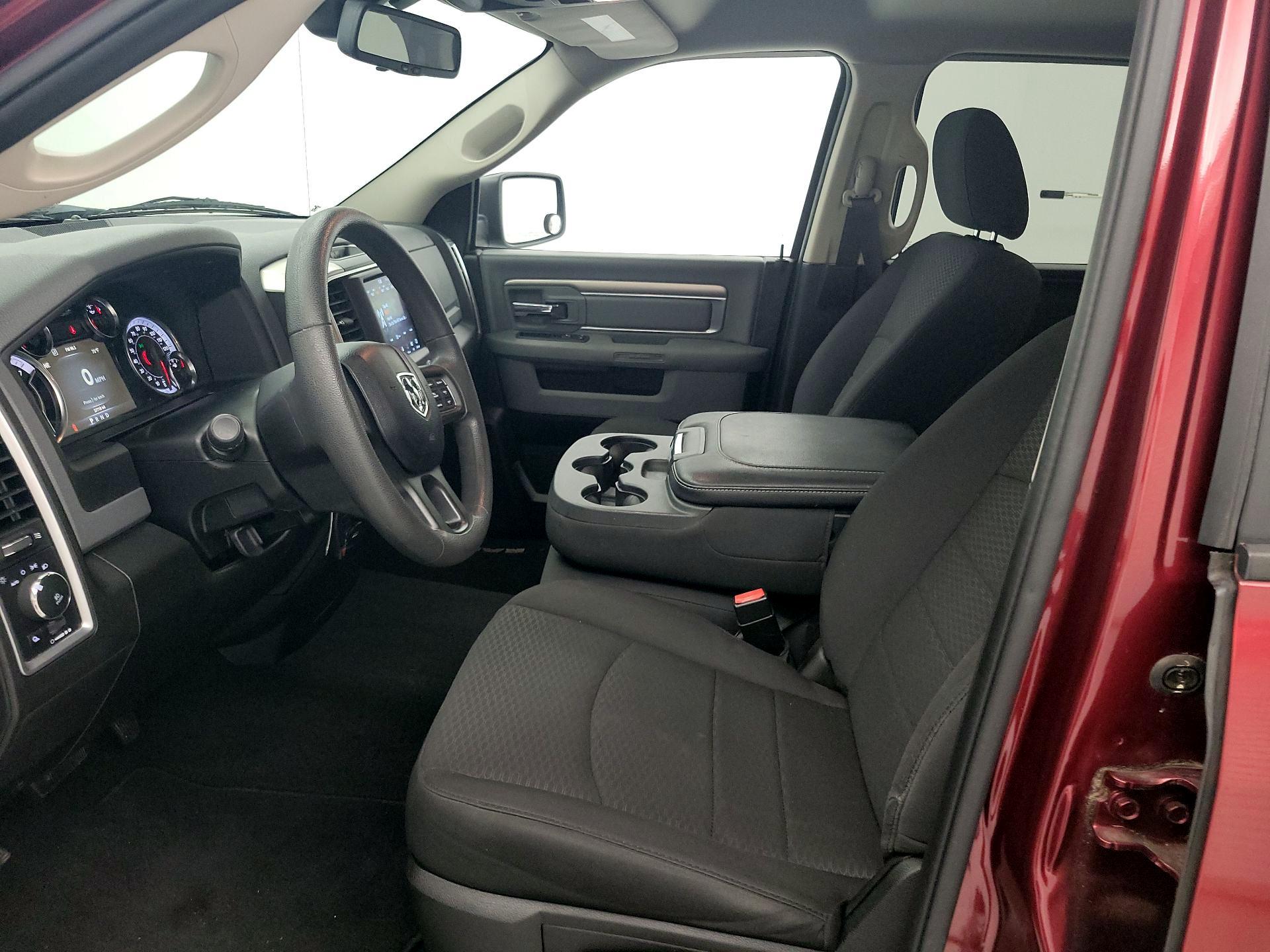 Thumbnail: 2019 RAM 1500 Classic - 11