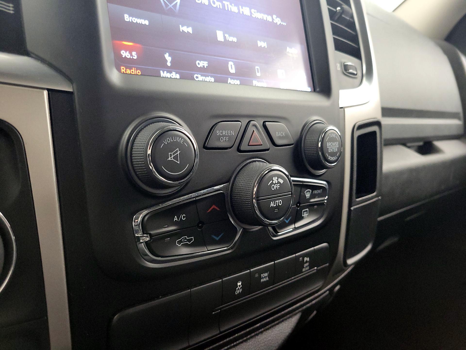 Thumbnail: 2019 RAM 1500 Classic - 15