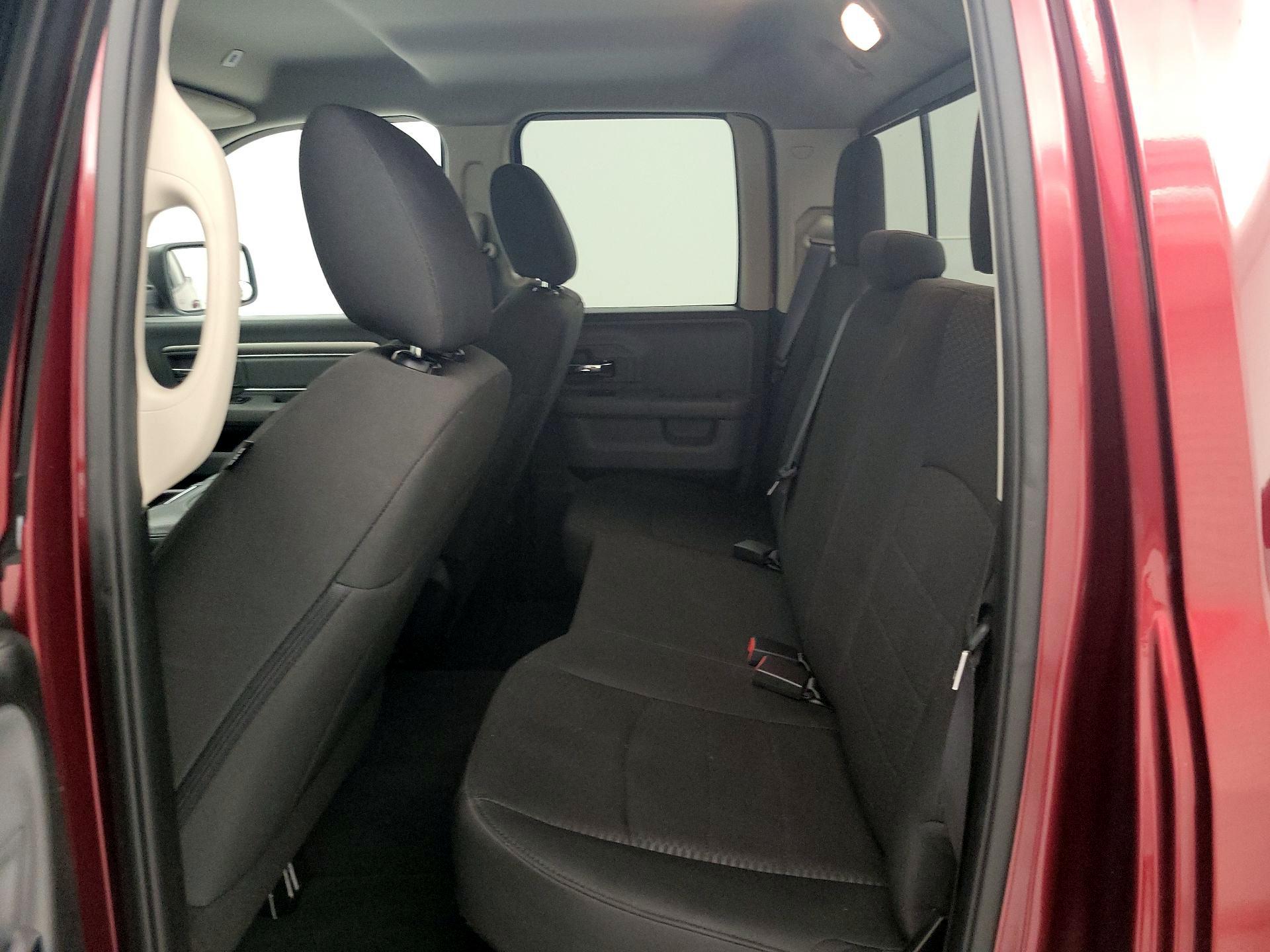 Thumbnail: 2019 RAM 1500 Classic - 18