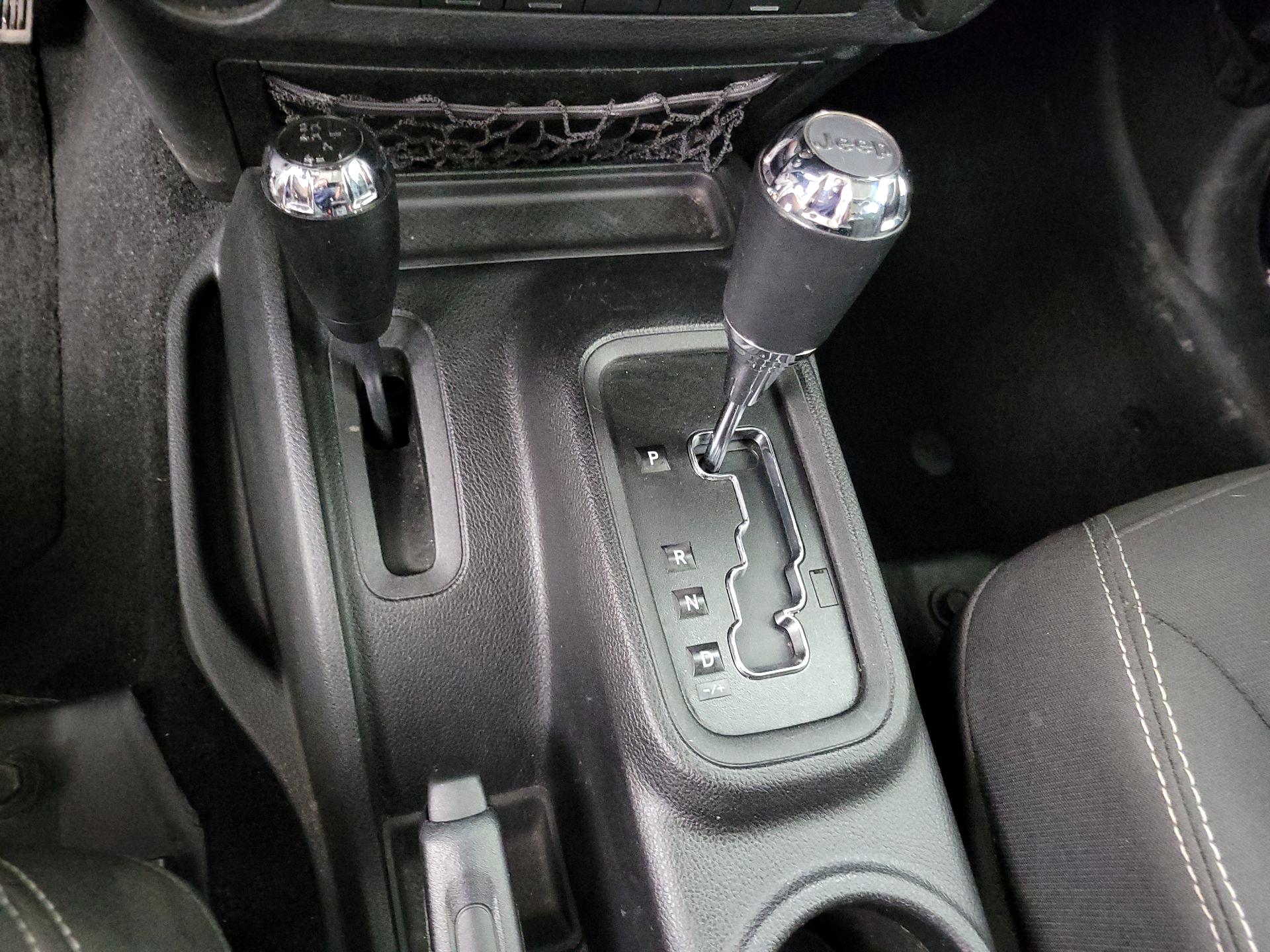 Thumbnail: 2017 Jeep Wrangler - 16