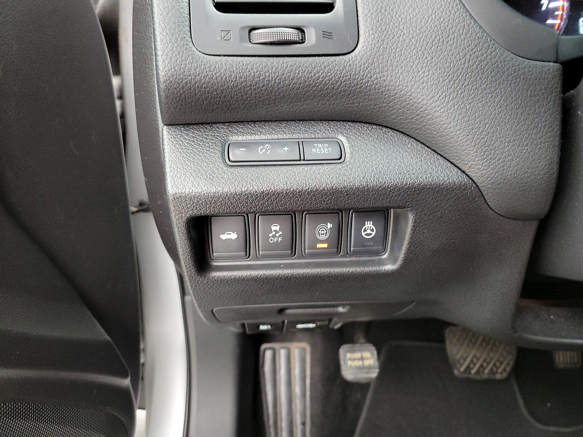 Thumbnail: 2015 Nissan Altima - 13