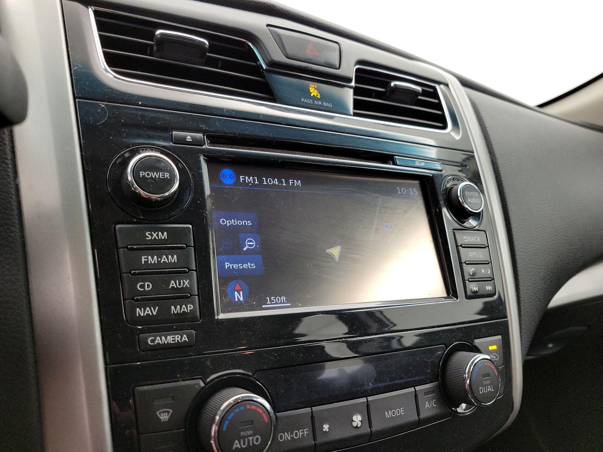 Thumbnail: 2015 Nissan Altima - 14