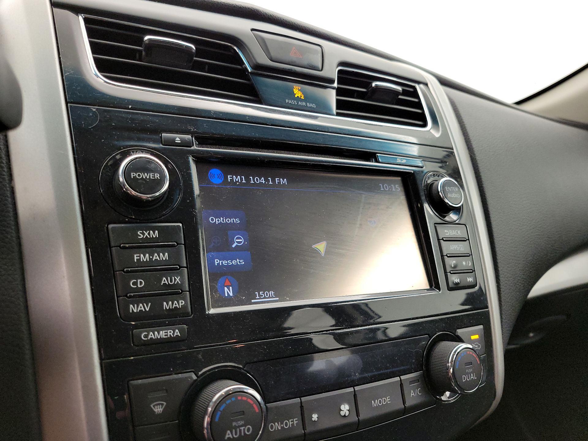 Thumbnail: 2015 Nissan Altima - 16