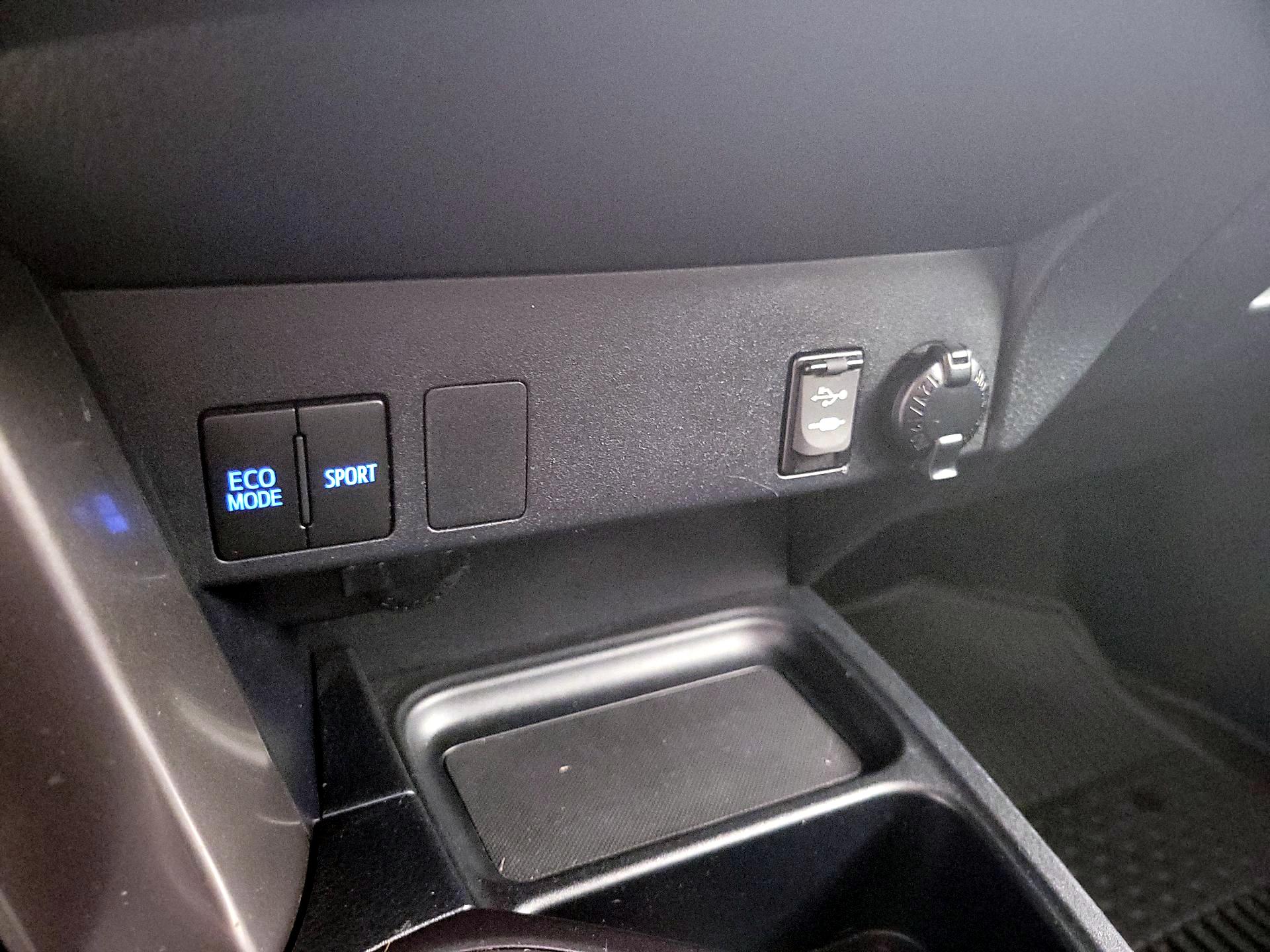 Thumbnail: 2017 Toyota RAV4 - 18