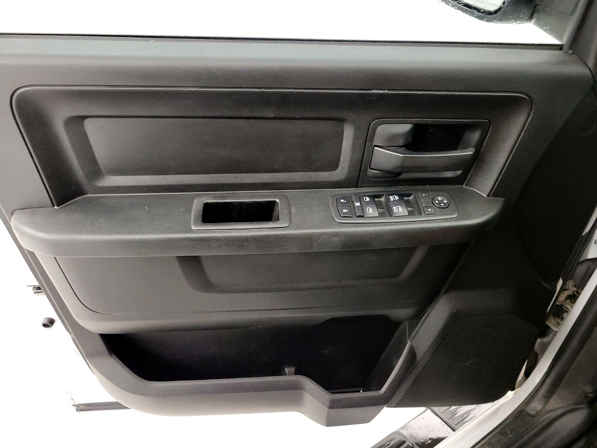 Thumbnail: 2019 RAM 1500 Classic - 12