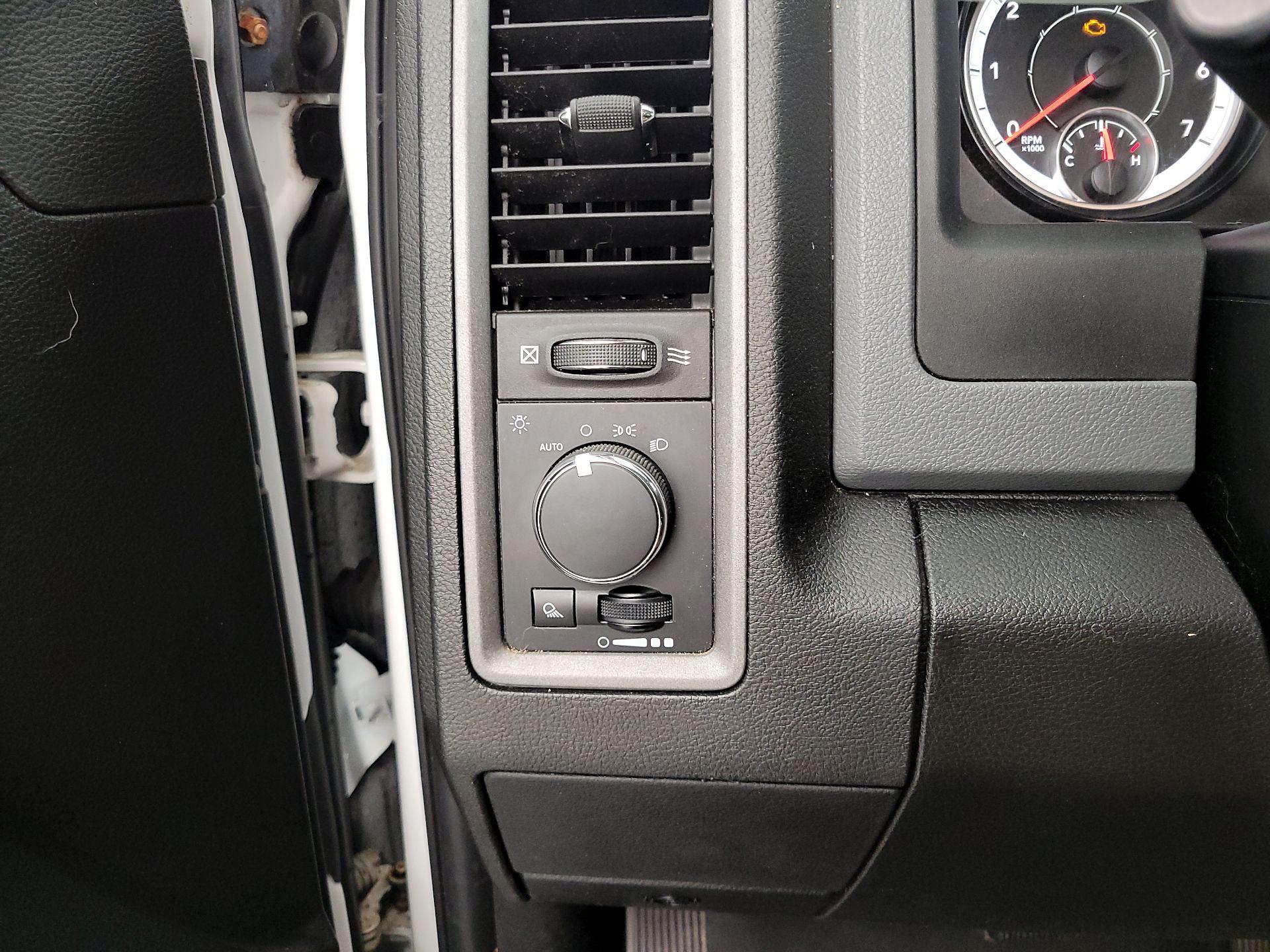Thumbnail: 2019 RAM 1500 Classic - 13