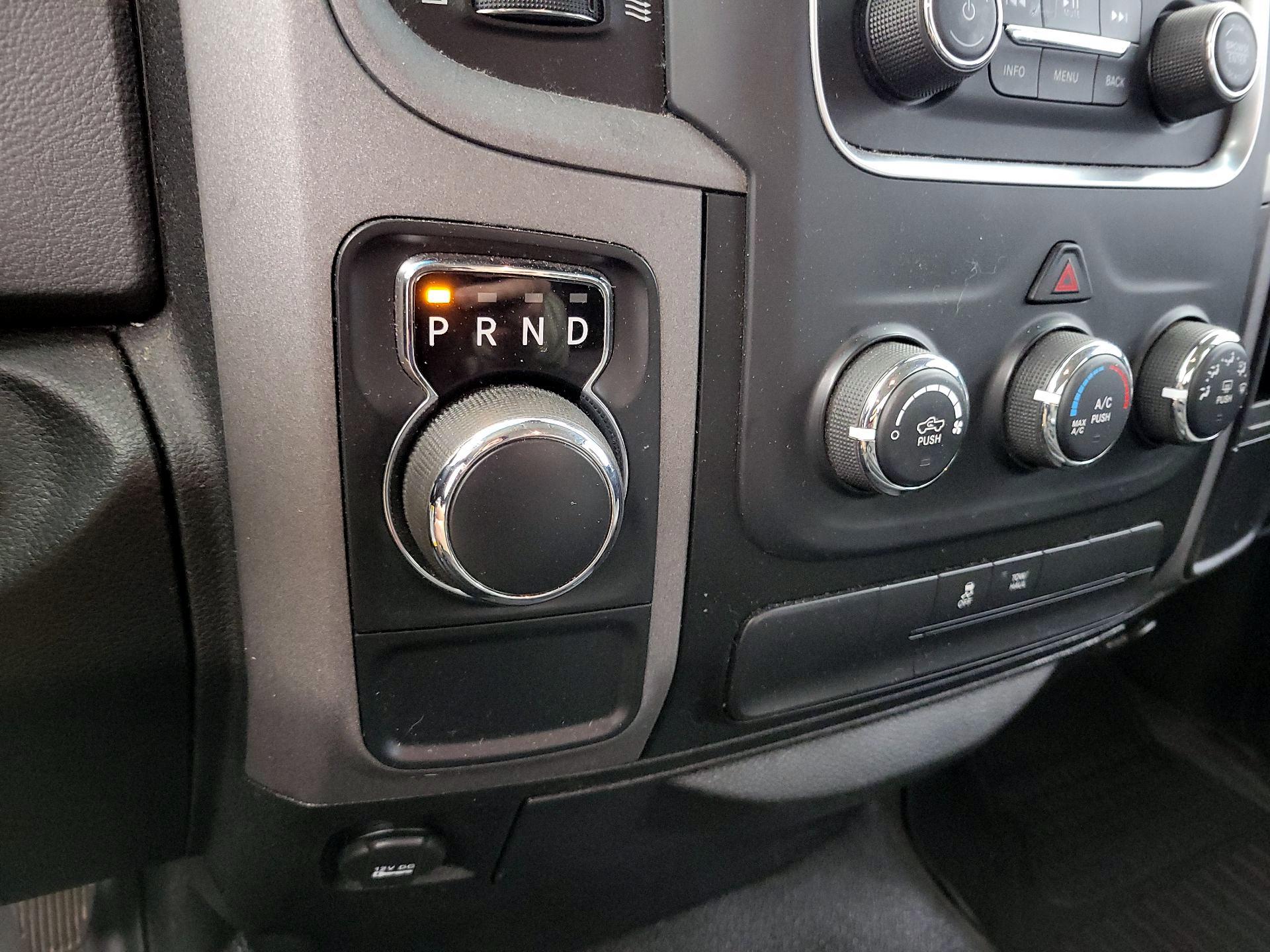Thumbnail: 2019 RAM 1500 Classic - 16