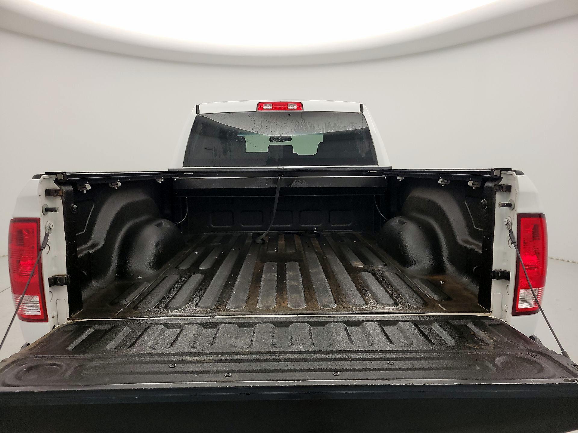Thumbnail: 2019 RAM 1500 Classic - 19