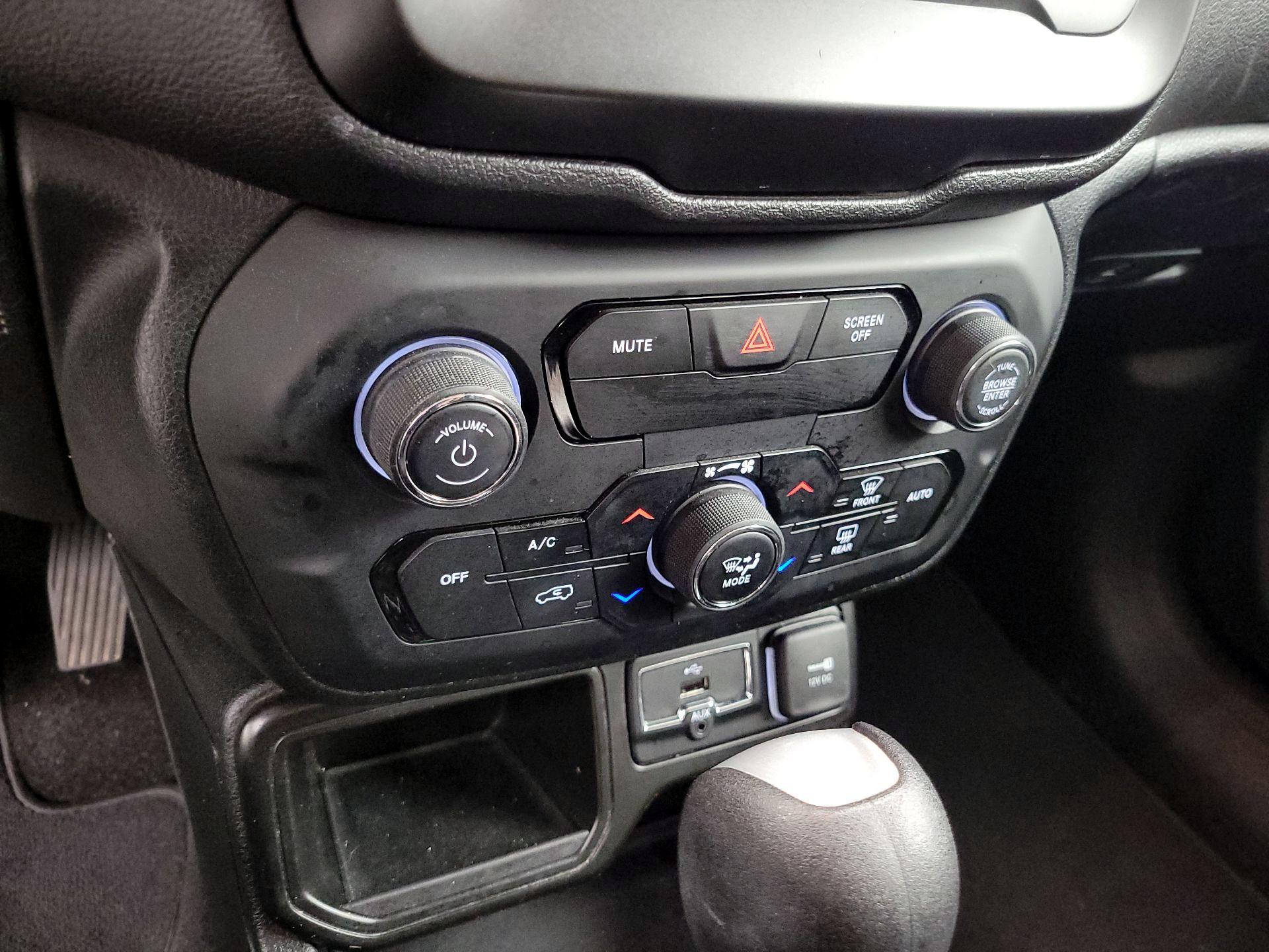 Thumbnail: 2019 Jeep Renegade - 16