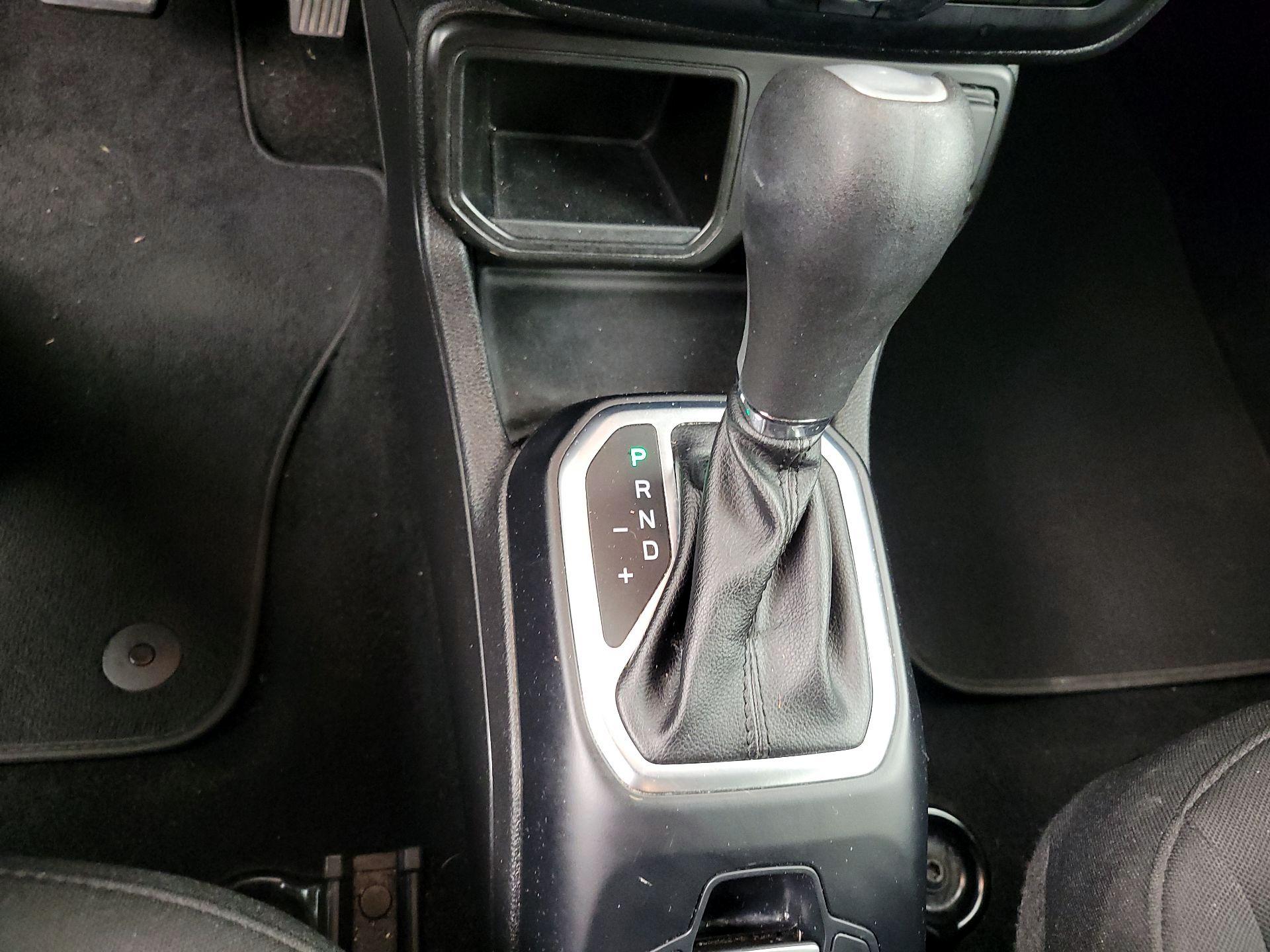 Thumbnail: 2019 Jeep Renegade - 17