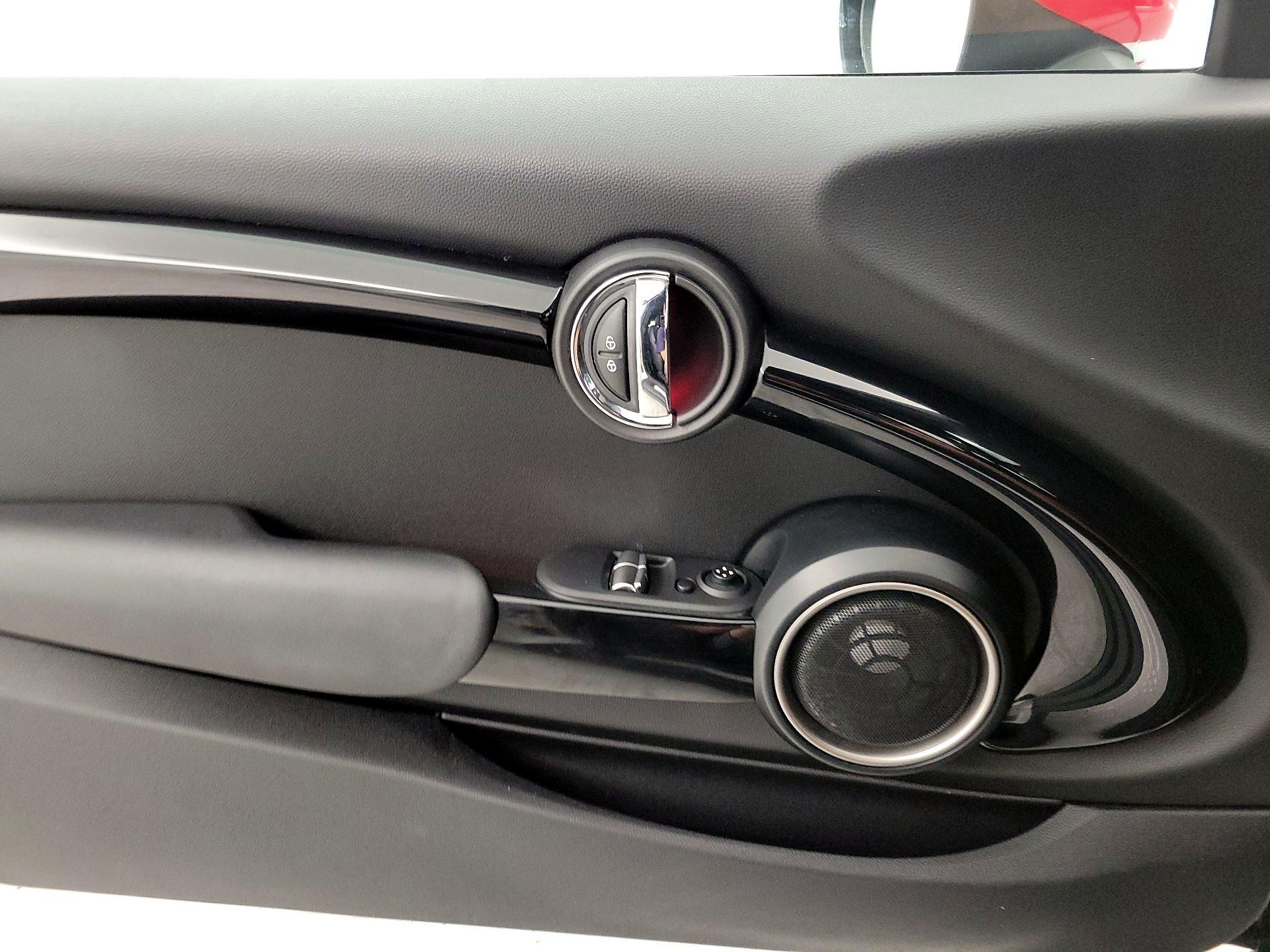 Thumbnail: 2015 MINI Cooper Hardtop - 12