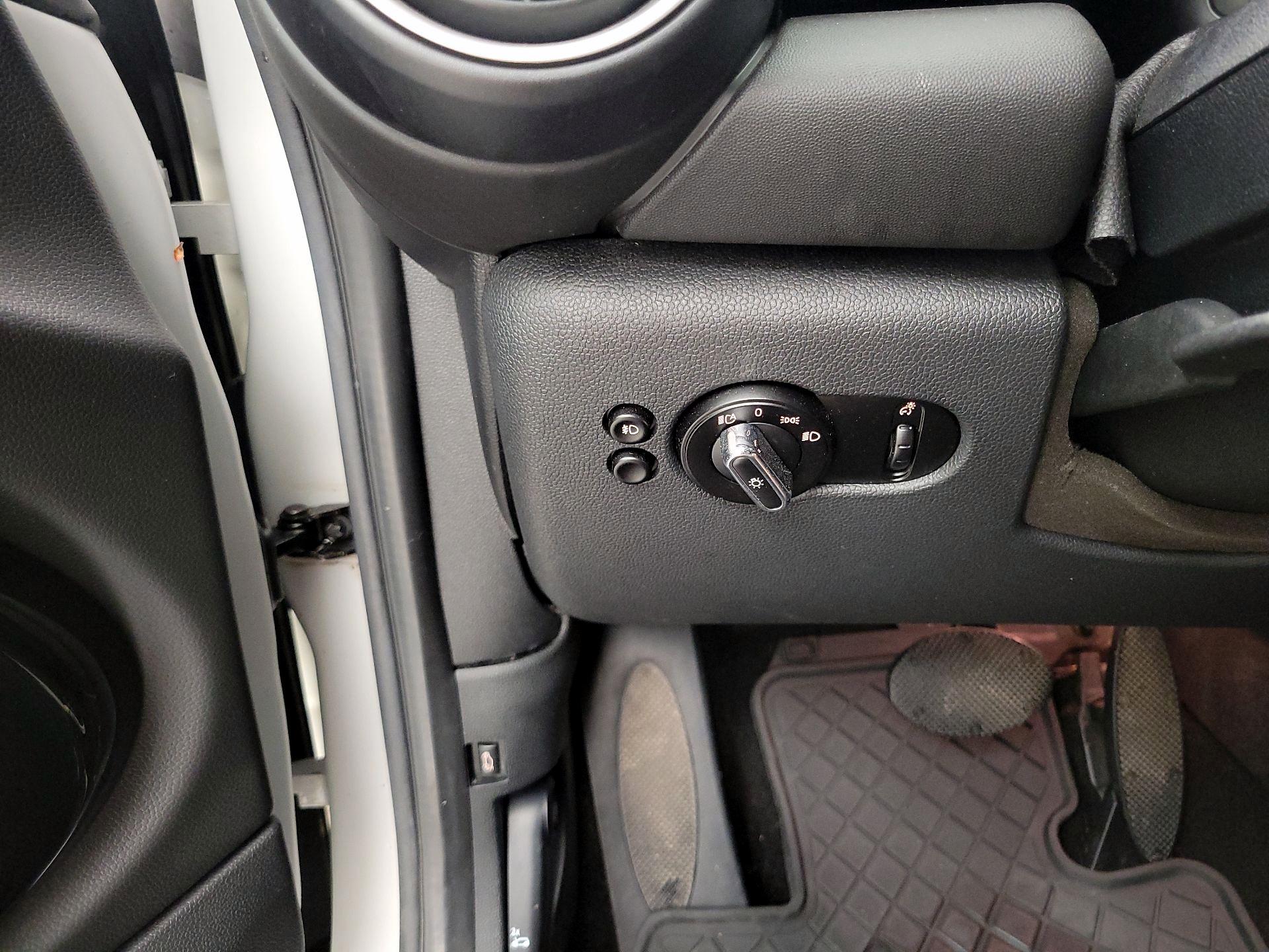 Thumbnail: 2015 MINI Cooper Hardtop - 13