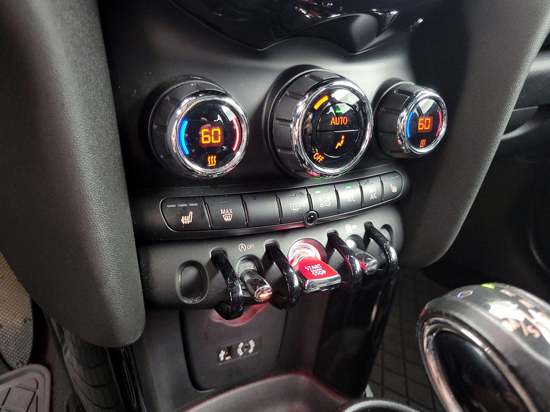 Thumbnail: 2015 MINI Cooper Hardtop - 15