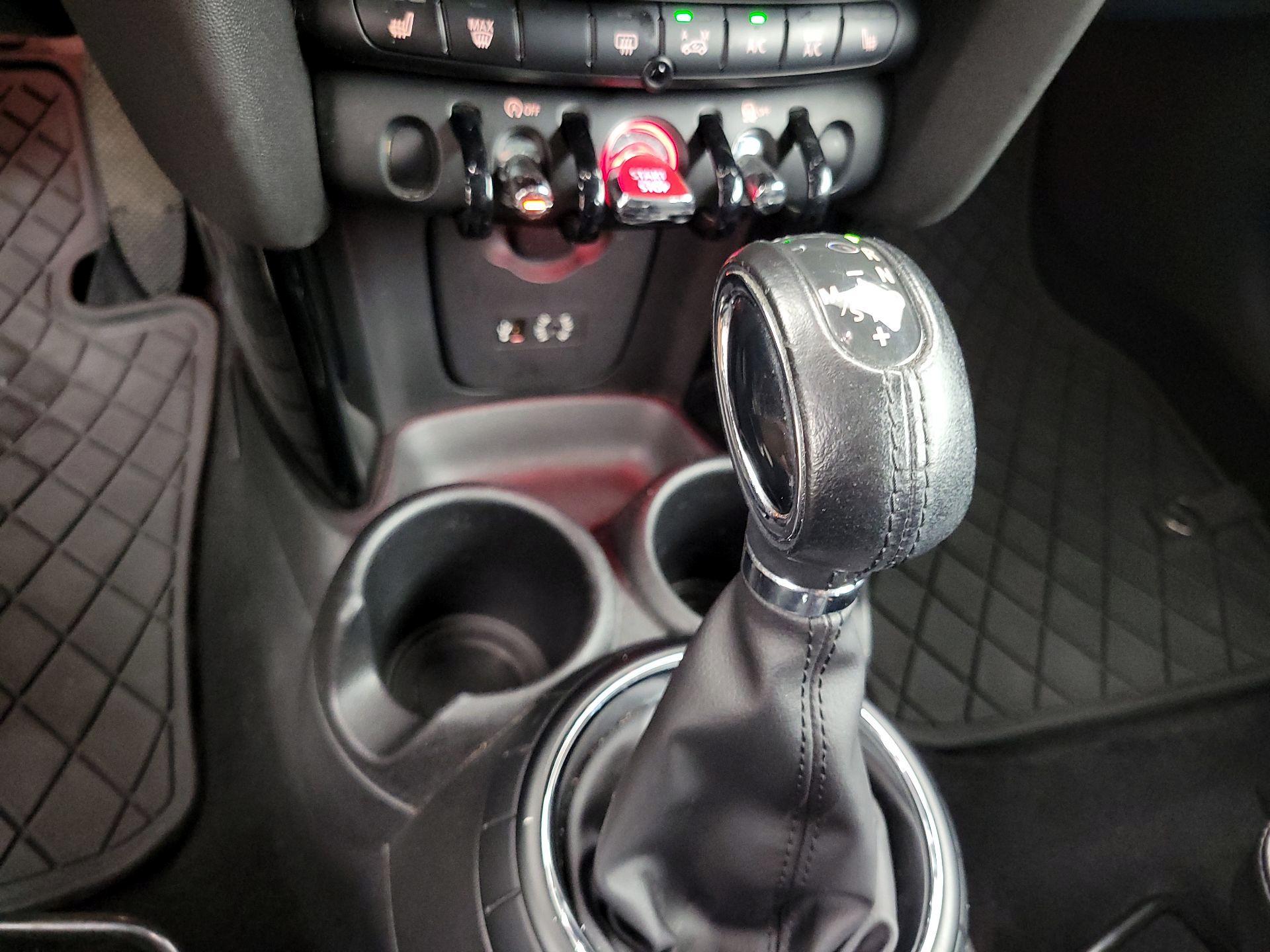 Thumbnail: 2015 MINI Cooper Hardtop - 16