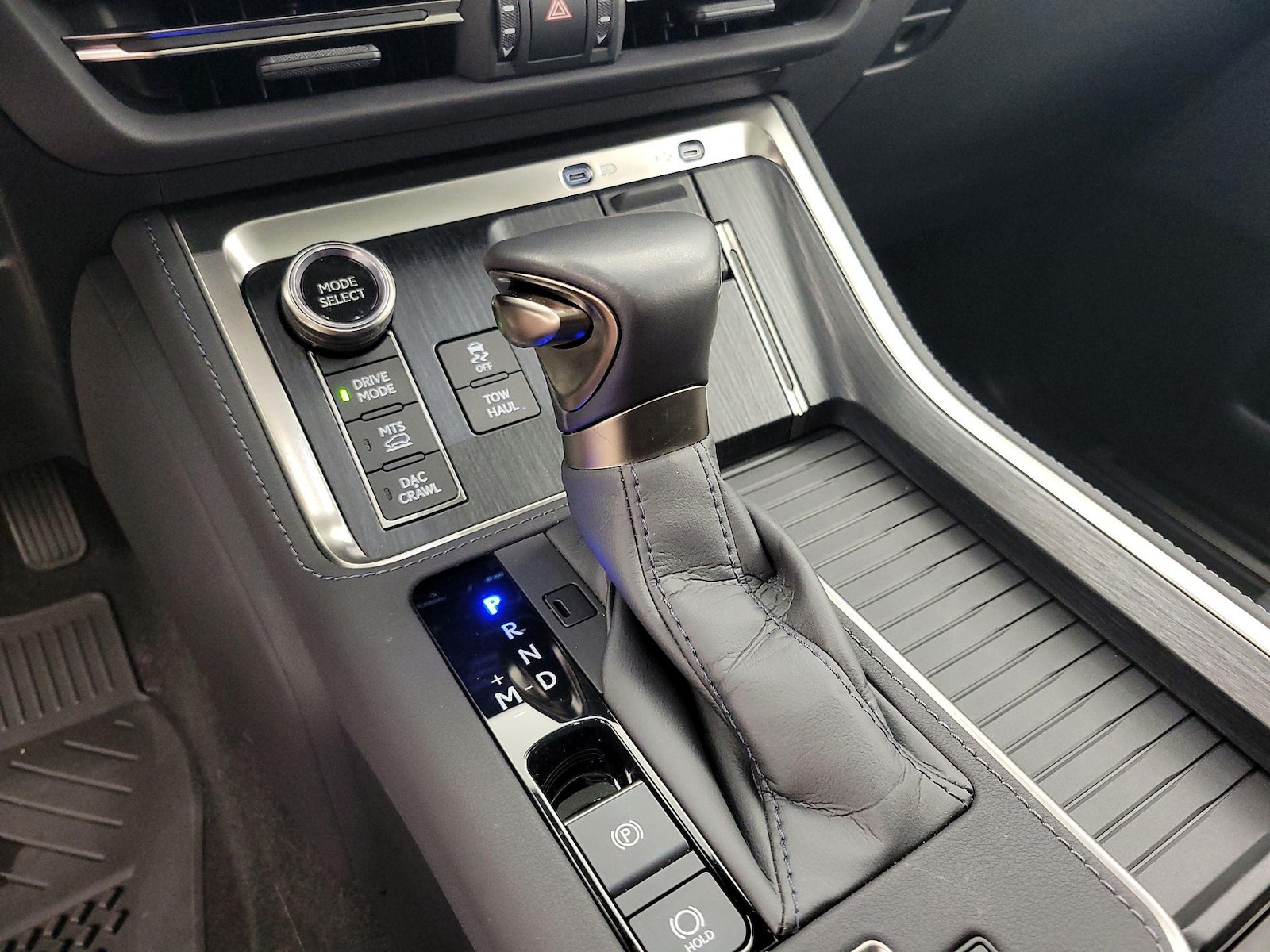 2025 Lexus GX Overtrail - Photo 18