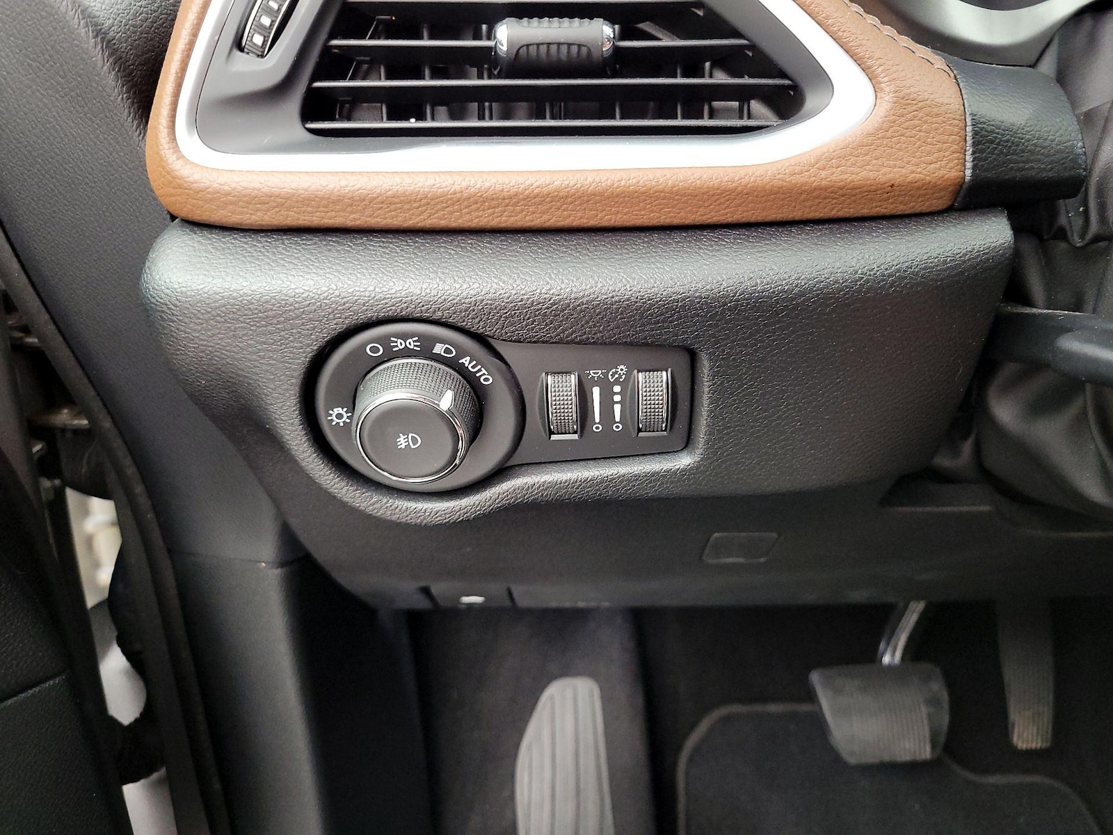 2017 Chrysler Pacifica Limited - Photo 14