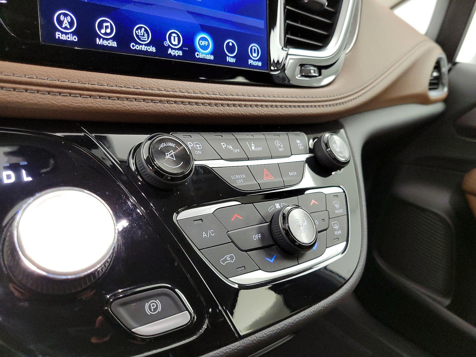 2017 Chrysler Pacifica Limited - Photo 18
