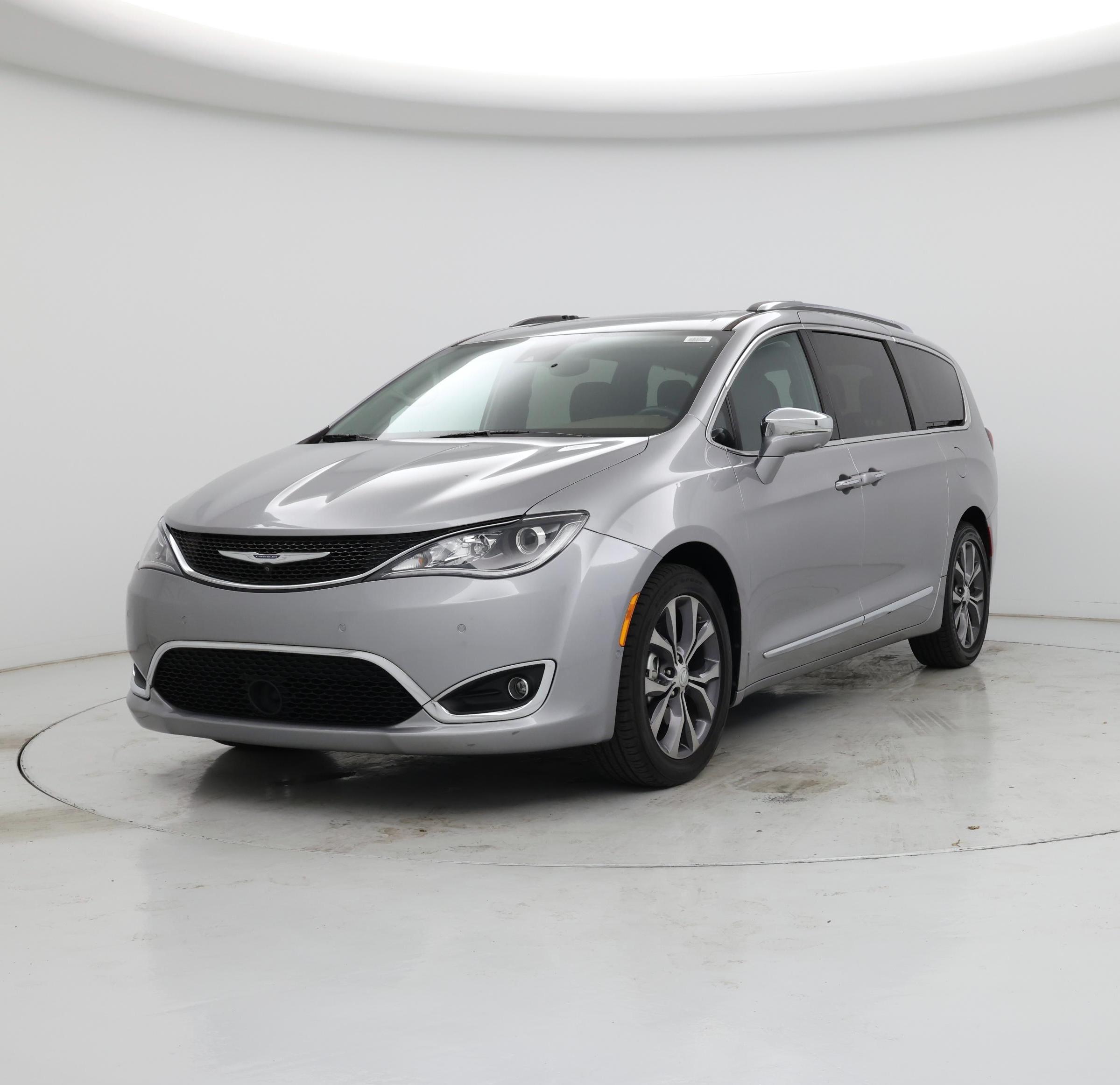 Thumbnail: 2017 Chrysler Pacifica - 4