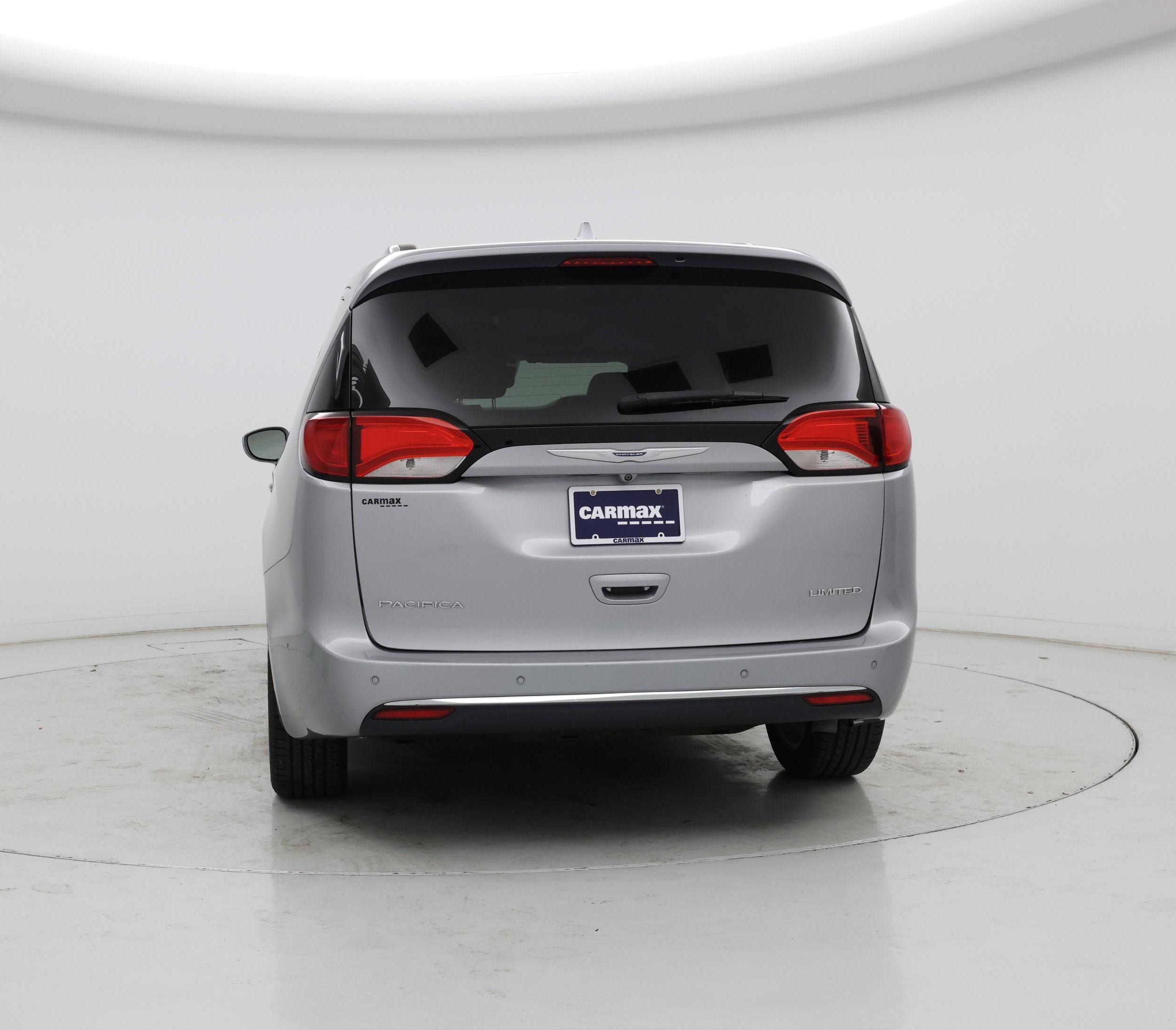 Thumbnail: 2017 Chrysler Pacifica - 6